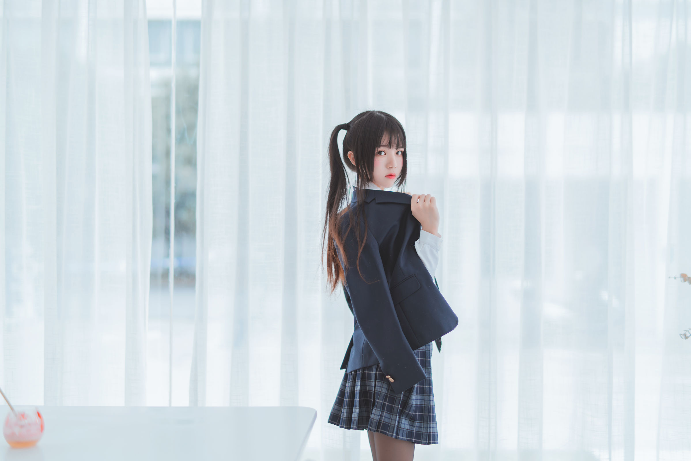 [萝莉COS] 桜桃喵 – 冬季制服丝秀 [45P]