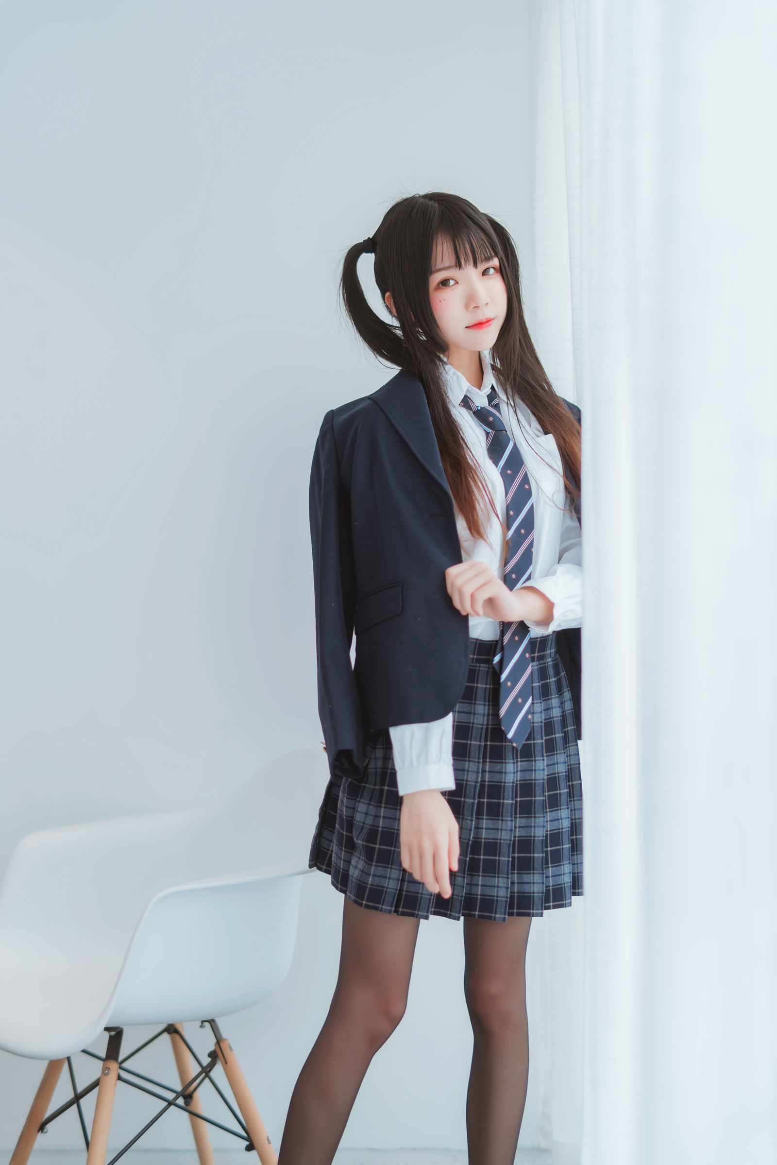 [萝莉COS] 桜桃喵 – 冬季制服丝秀 [45P]