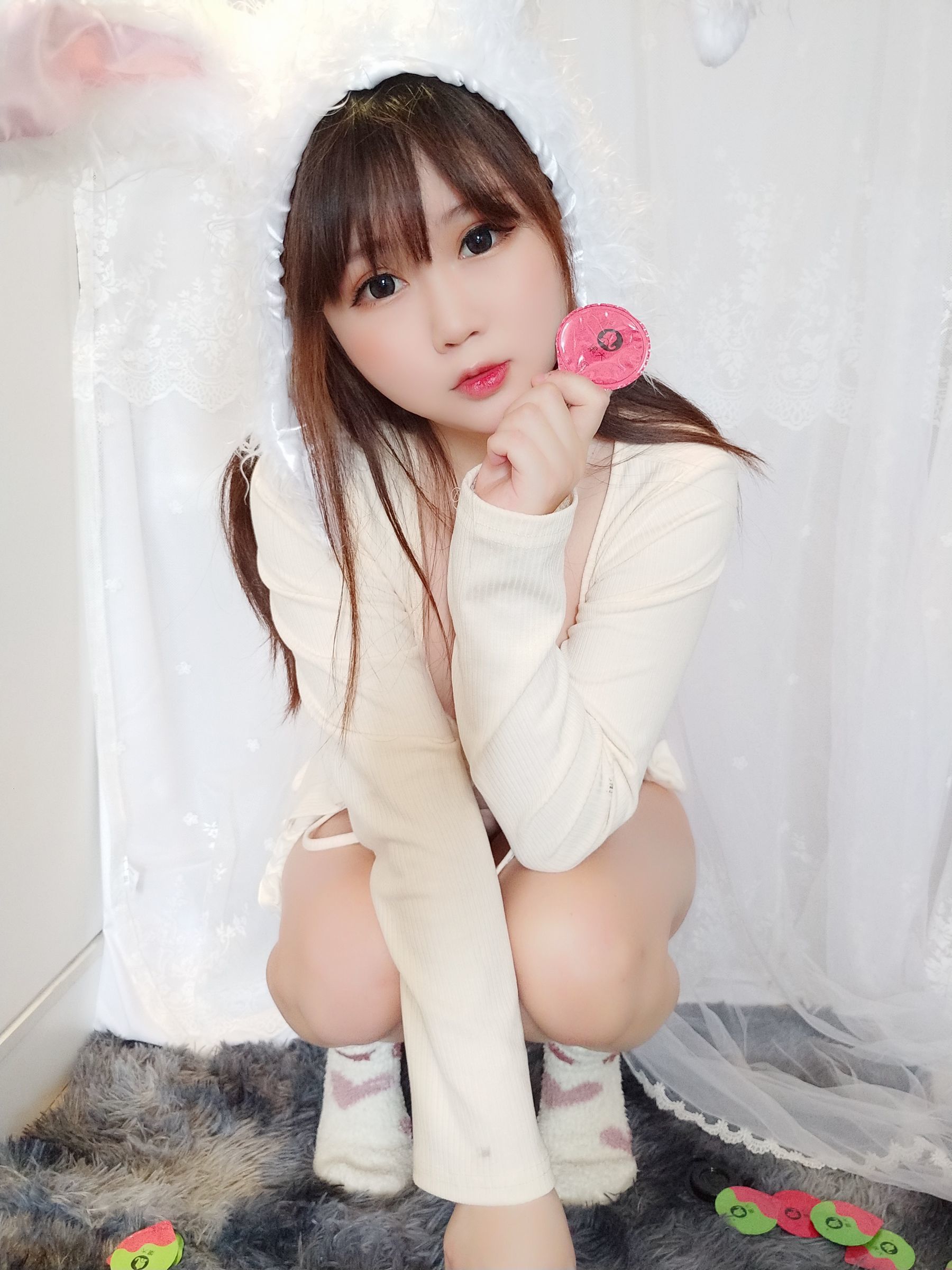 蜜桃少女是依酱呀 – 小白兔 [33P]
