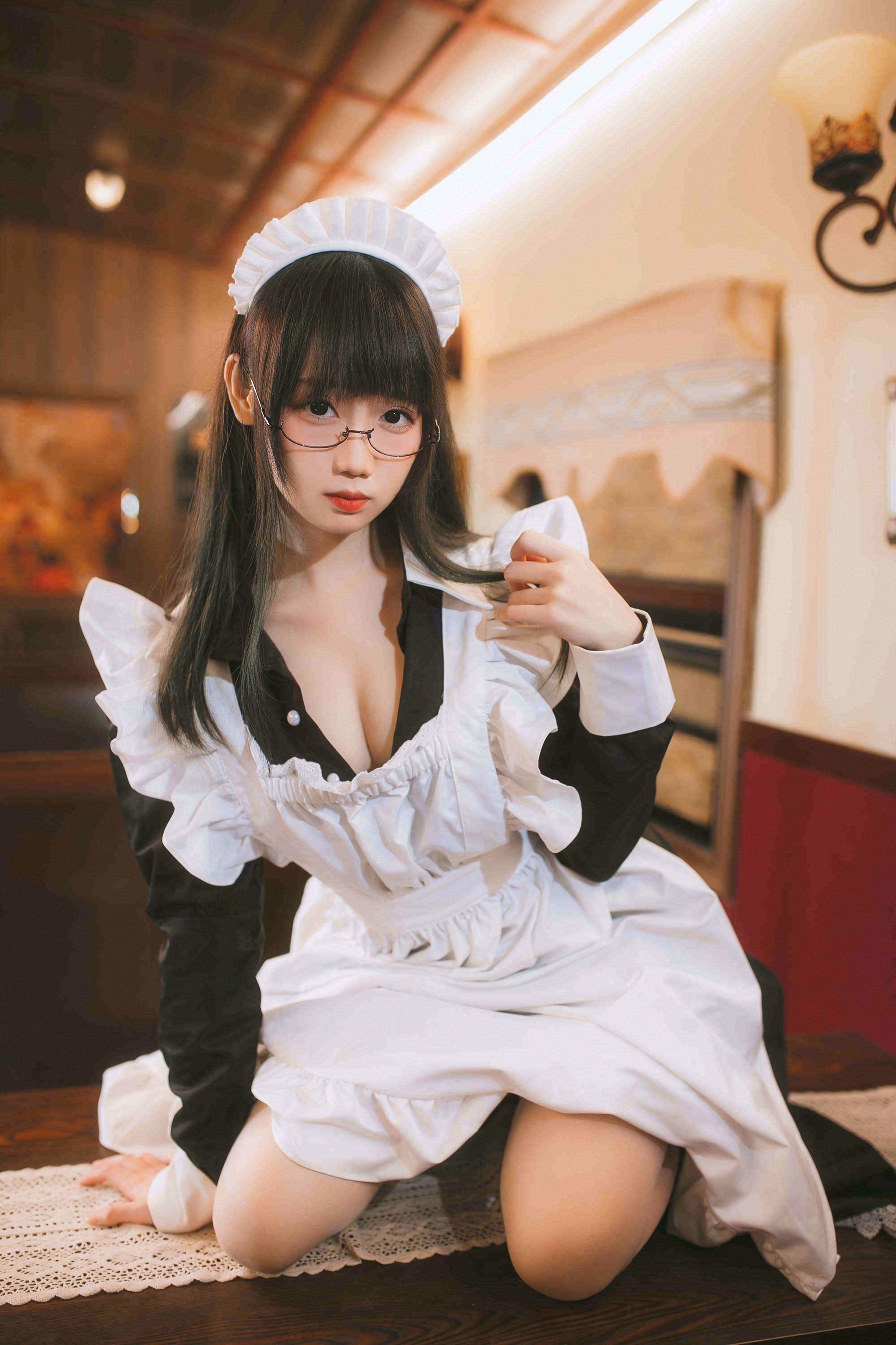 焖焖碳 – 女仆 [33P]