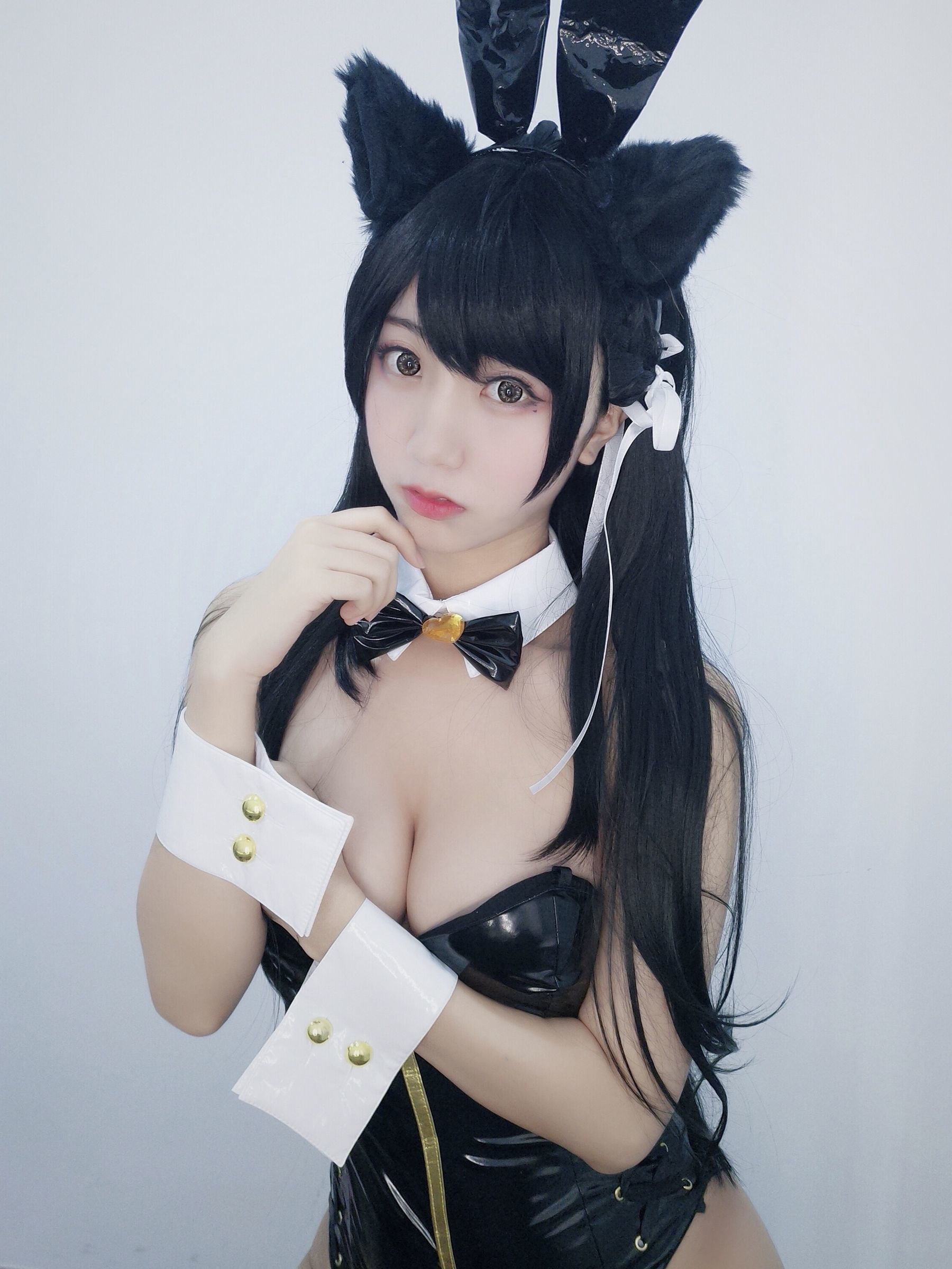 [萝莉COS] 黑川 – 爱宕兔女郎 [18P]