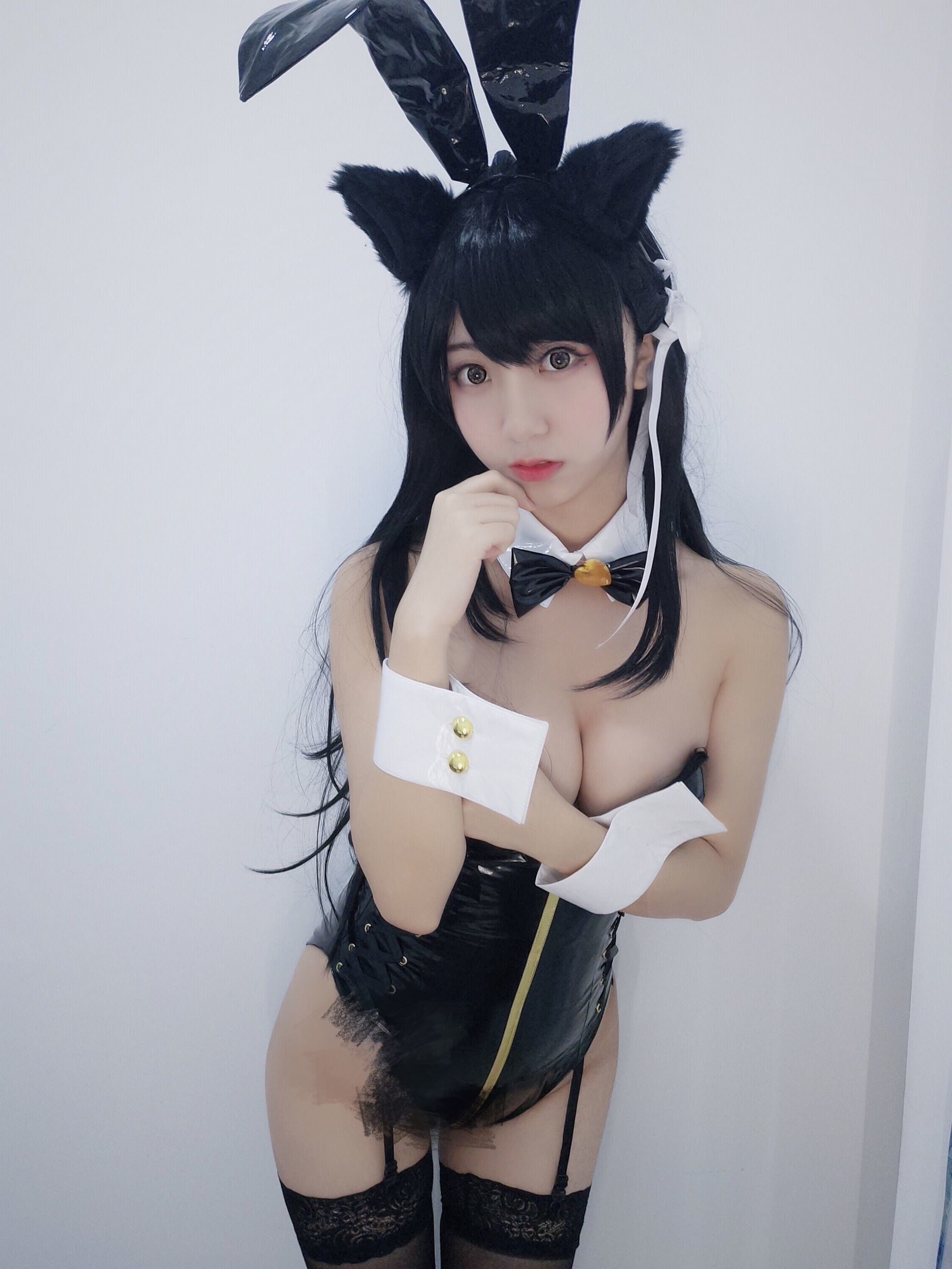 [萝莉COS] 黑川 – 爱宕兔女郎 [18P]