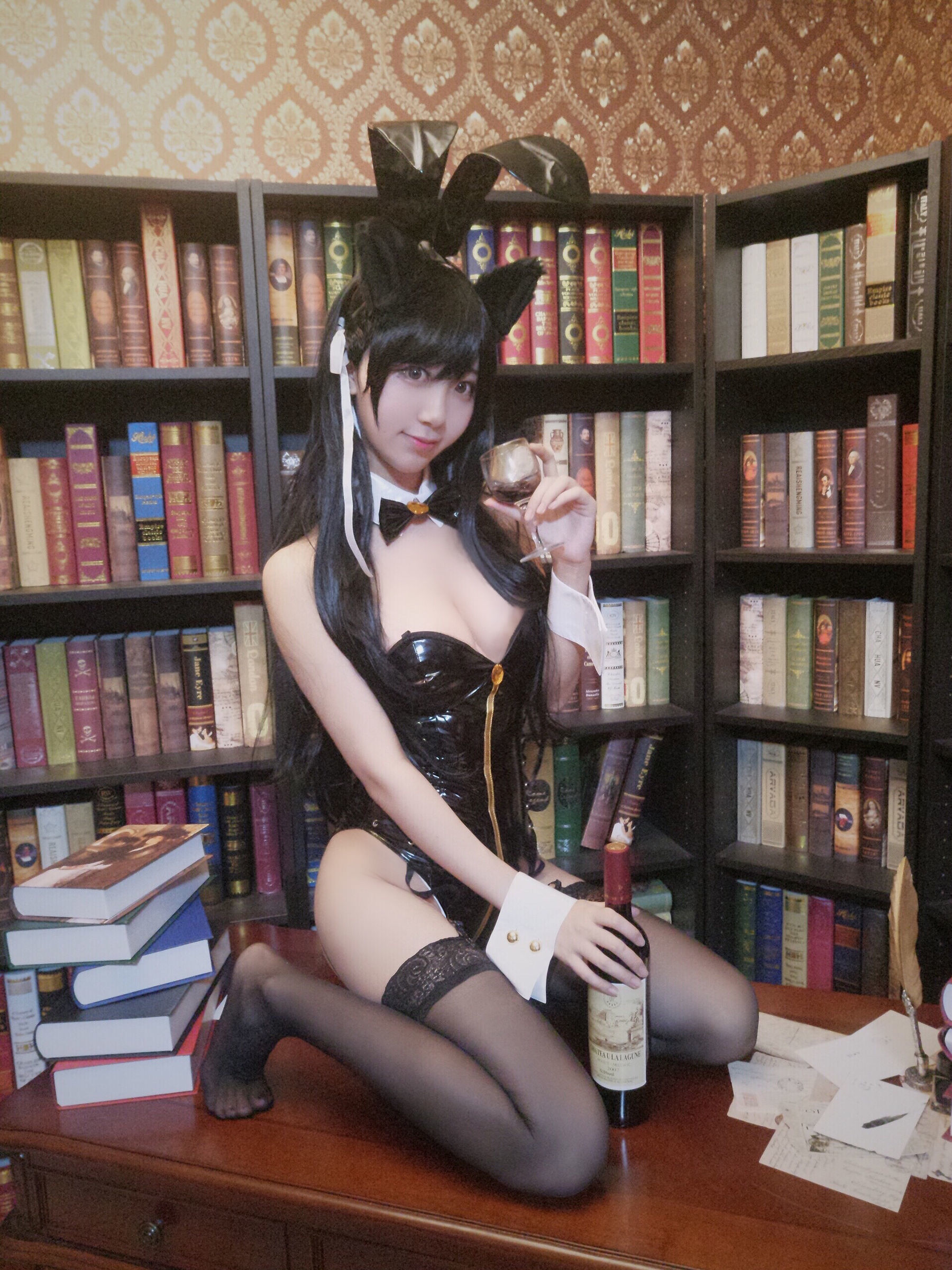 [萝莉COS] 黑川 – 爱宕兔女郎 [18P]