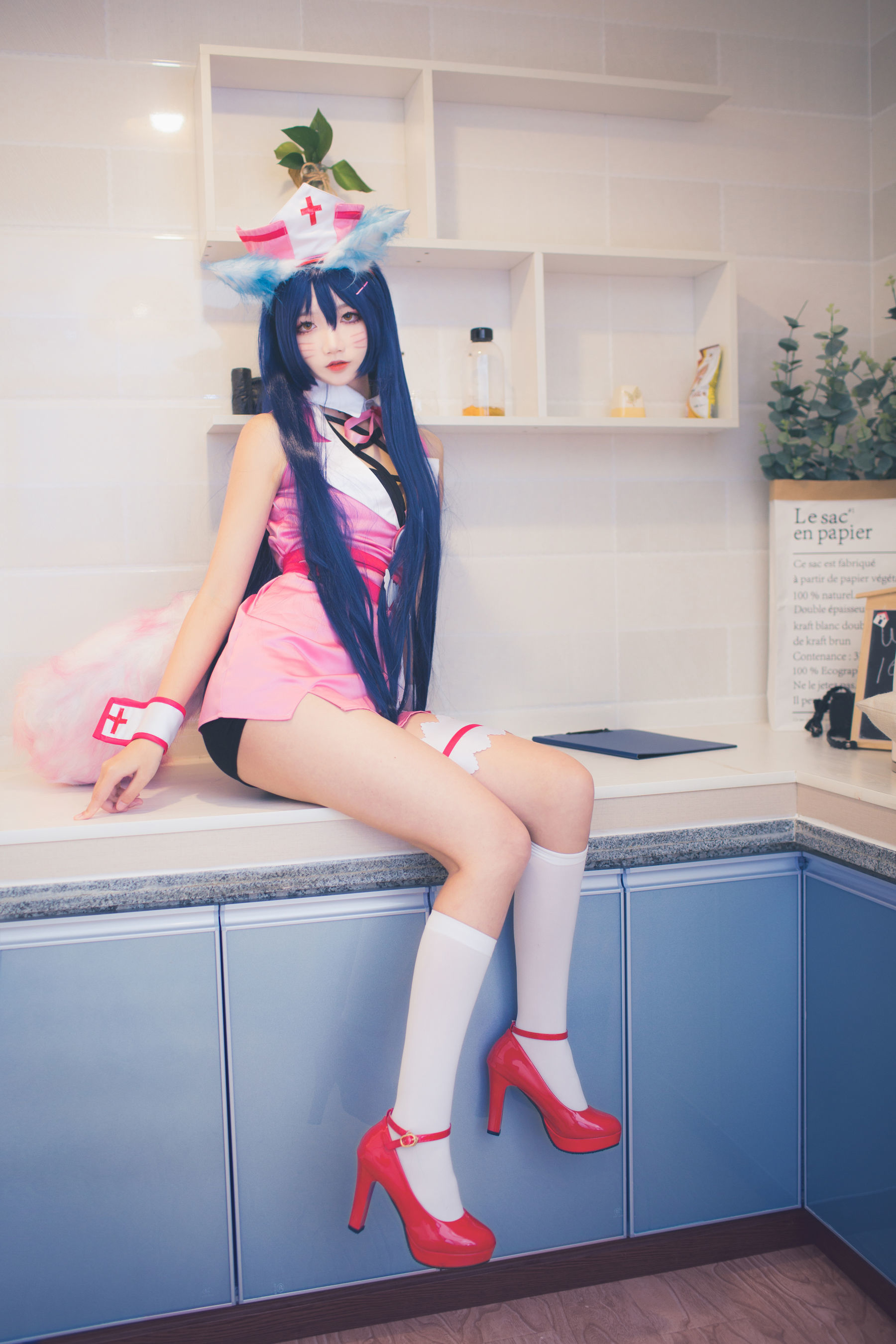 [萝莉COS] 清纯少女五更百鬼 – 阿狸护士服 [37P]