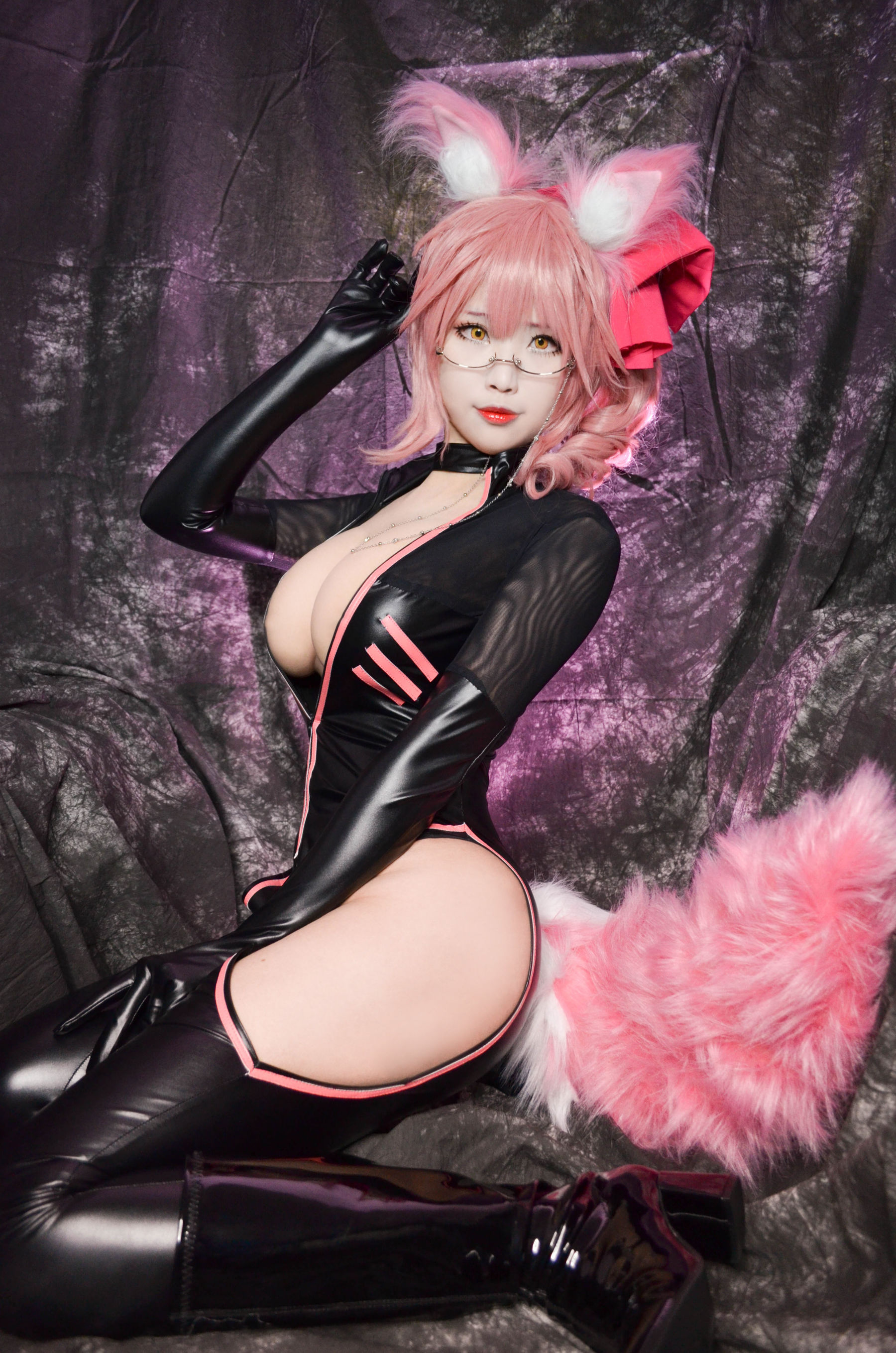 [Cosplay写真] Coser萱-KaYa – 玉藻前 皮衣Ver [15P]