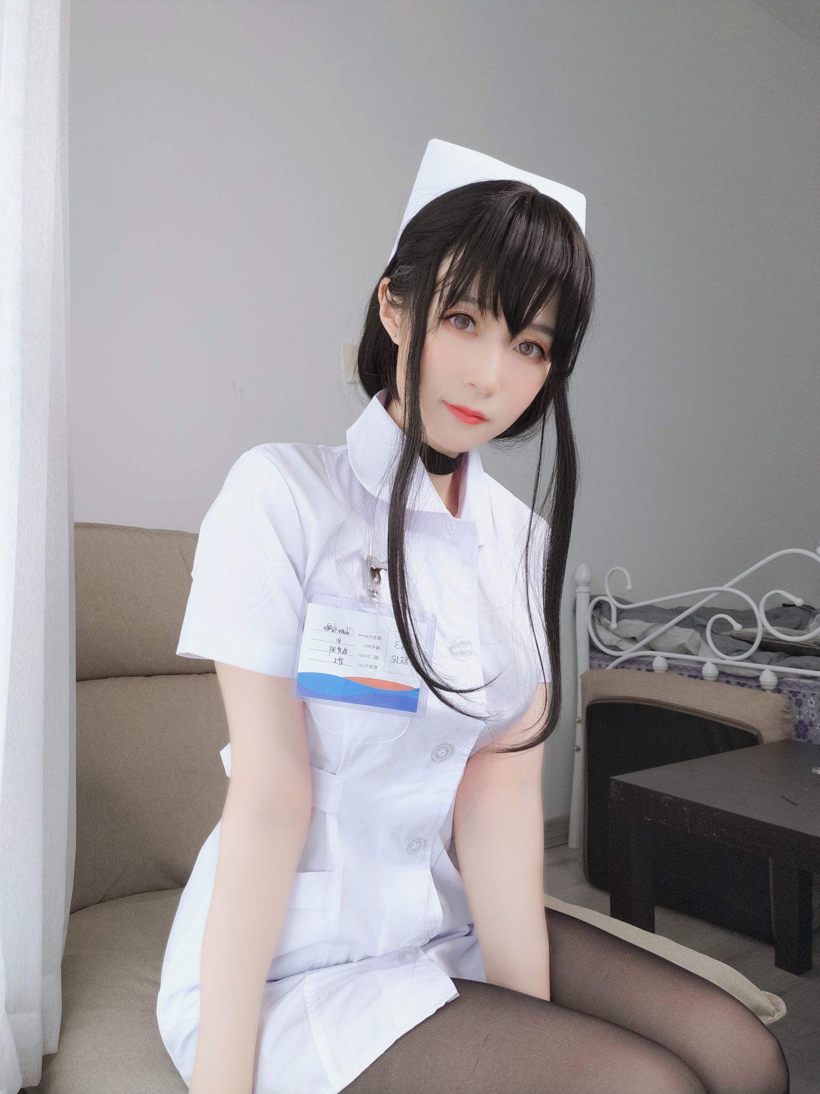 [萝莉COS] 白银 – 长发小护士 [66P]