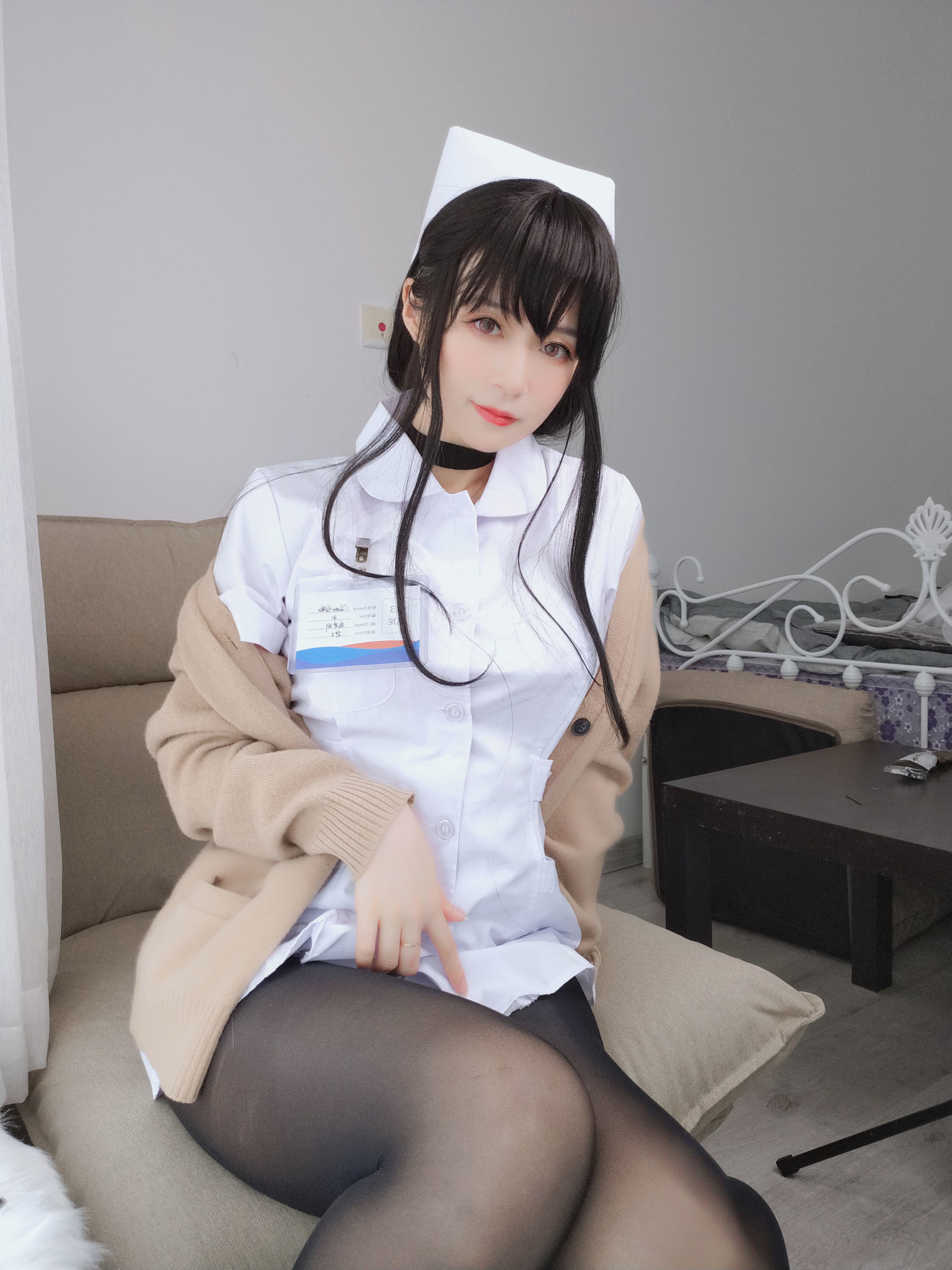 [萝莉COS] 白银 – 长发小护士 [66P]