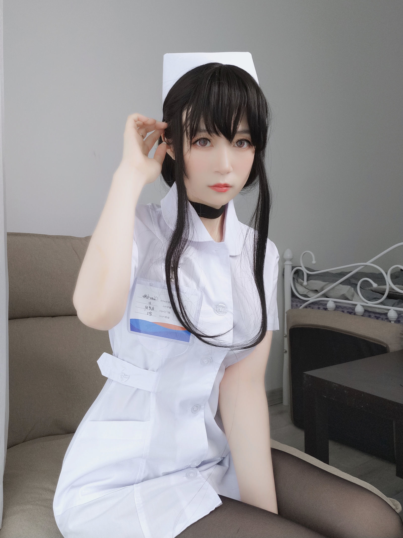 [萝莉COS] 白银 – 长发小护士 [66P]