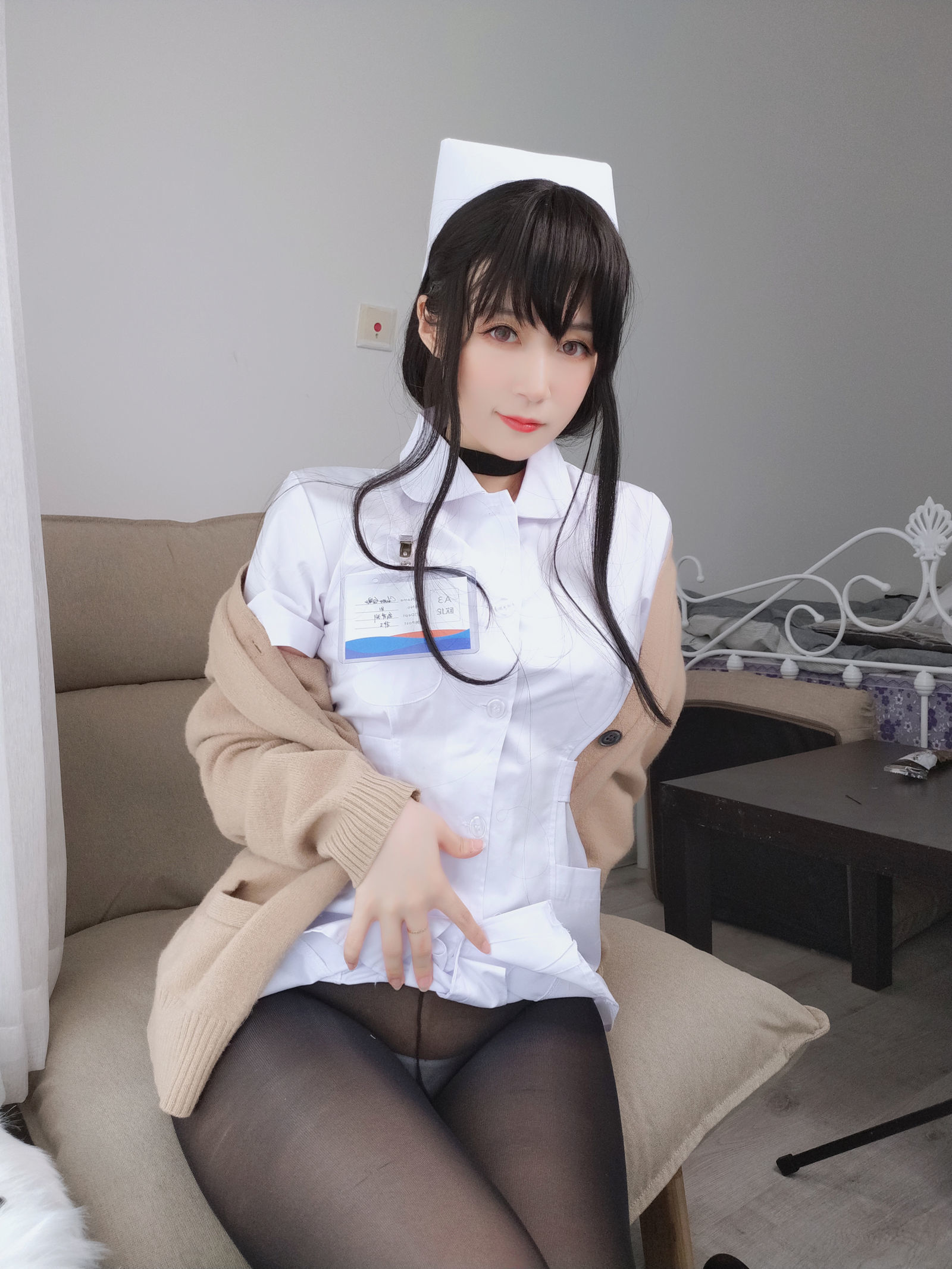[萝莉COS] 白银 – 长发小护士 [66P]