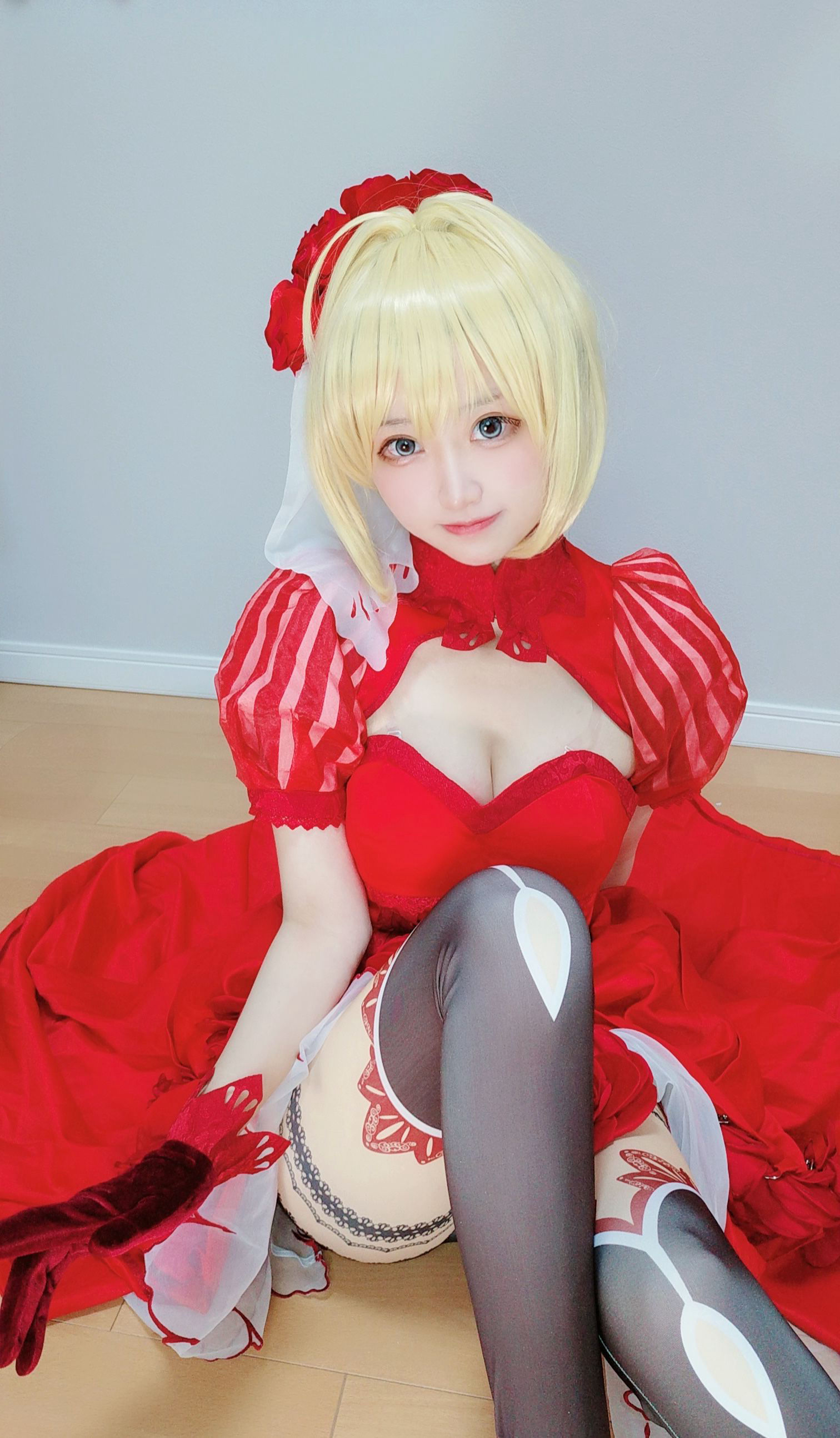 千阳(ちよ) – 尼禄红礼服 [11P]