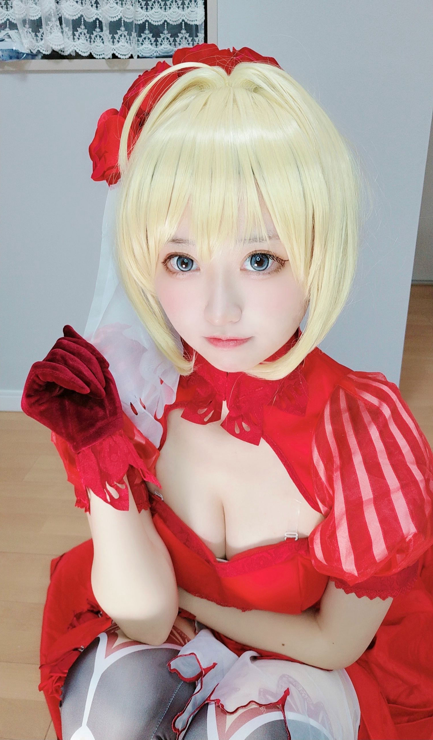 千阳(ちよ) – 尼禄红礼服 [11P]