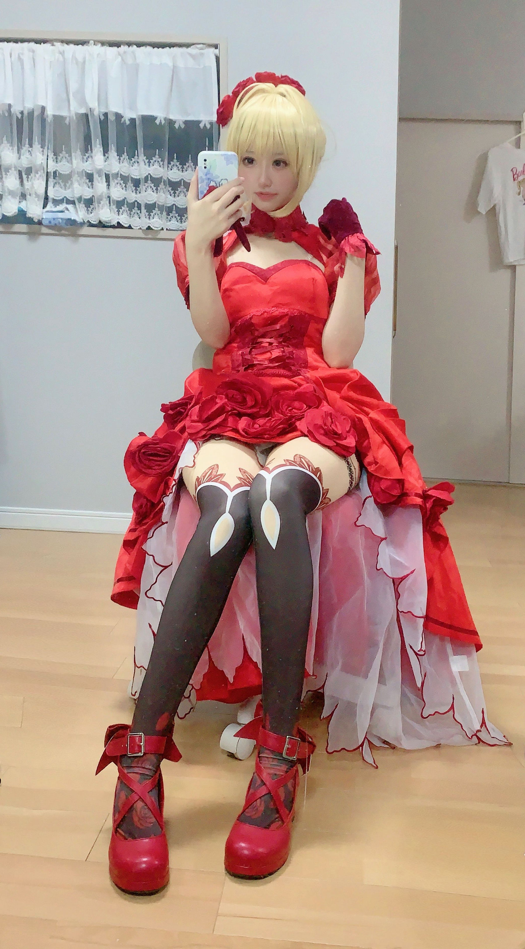 千阳(ちよ) – 尼禄红礼服 [11P]