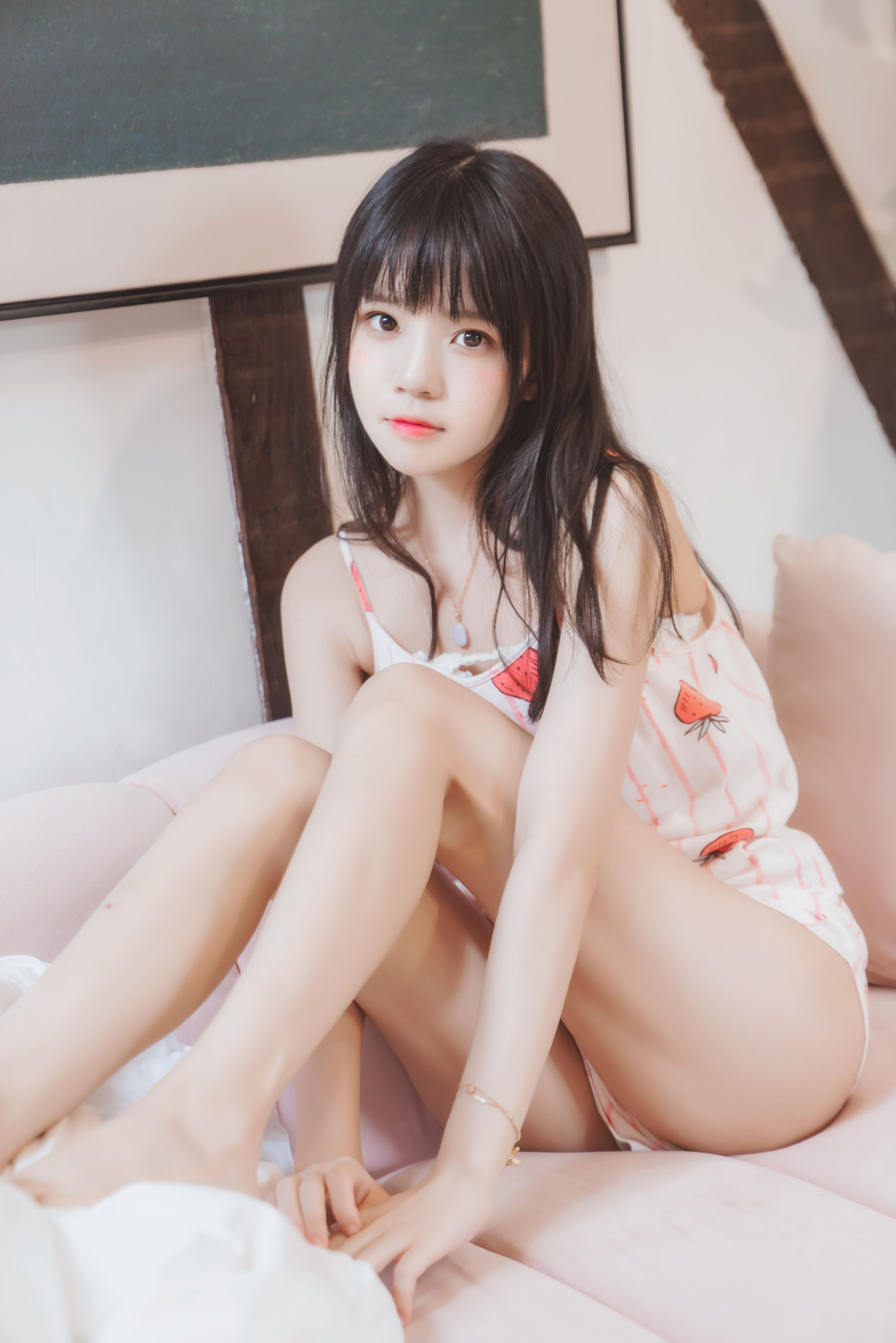 桜桃喵 – 甜甜之唇边小草莓 [13P]