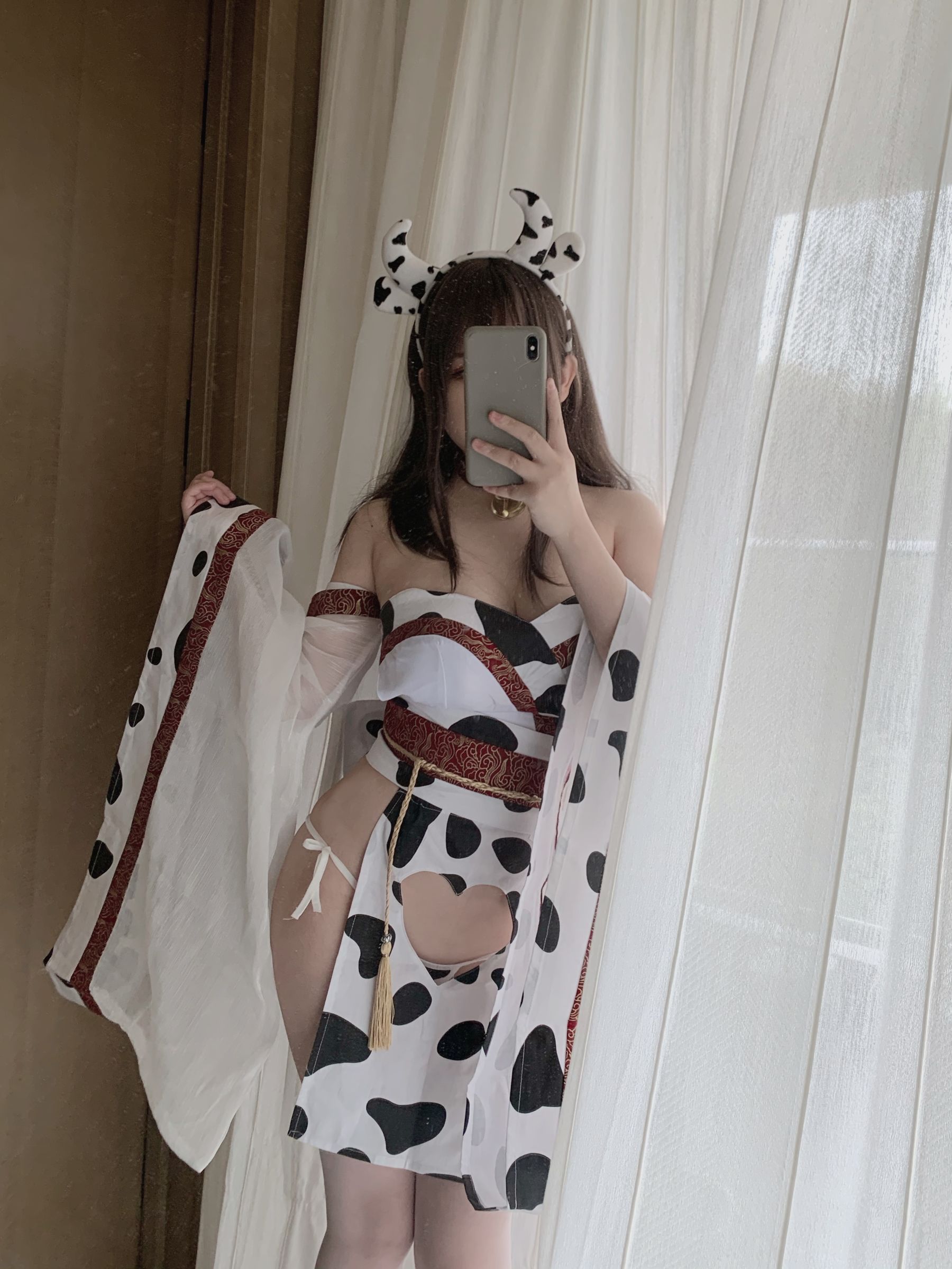 蜜桃少女是依酱呀 – 牛牛和服 [34P]