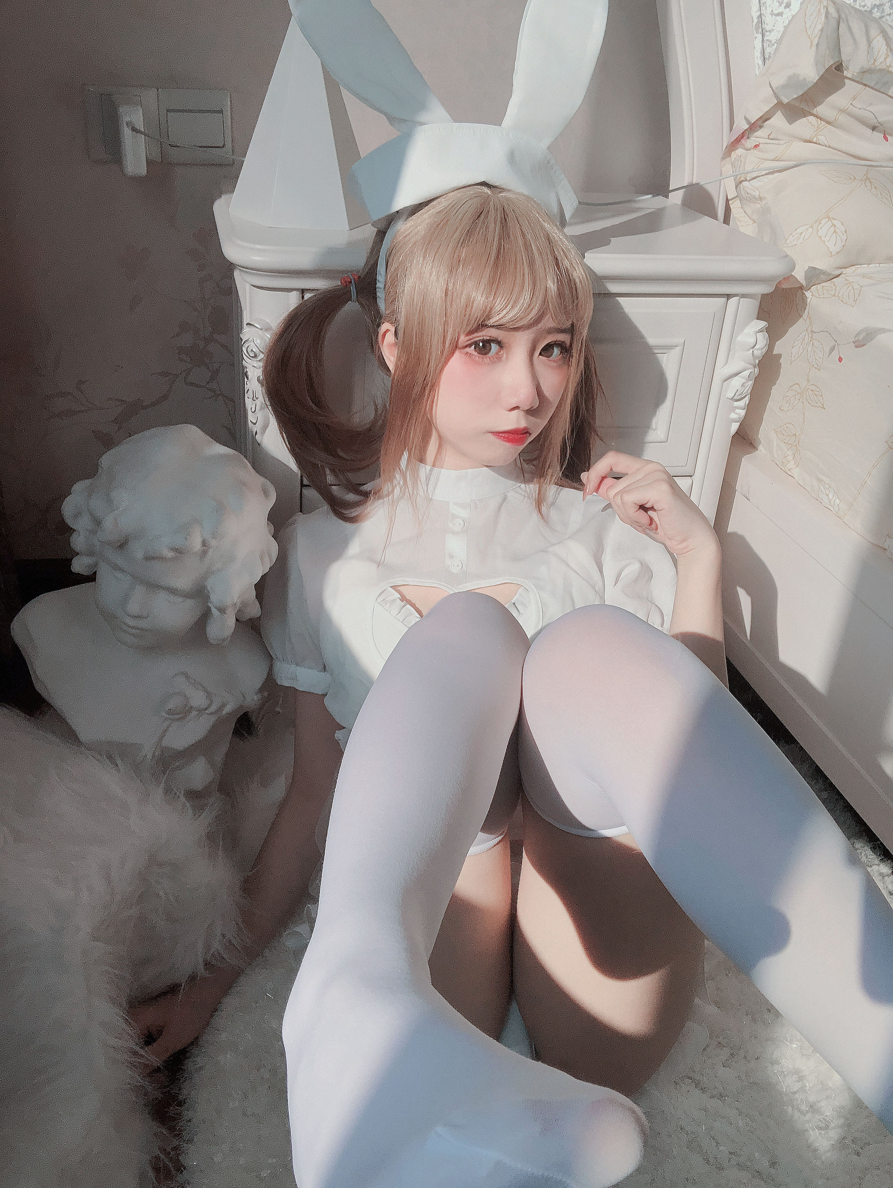 动漫博主果咩酱w – 兔兔护士 [12P]