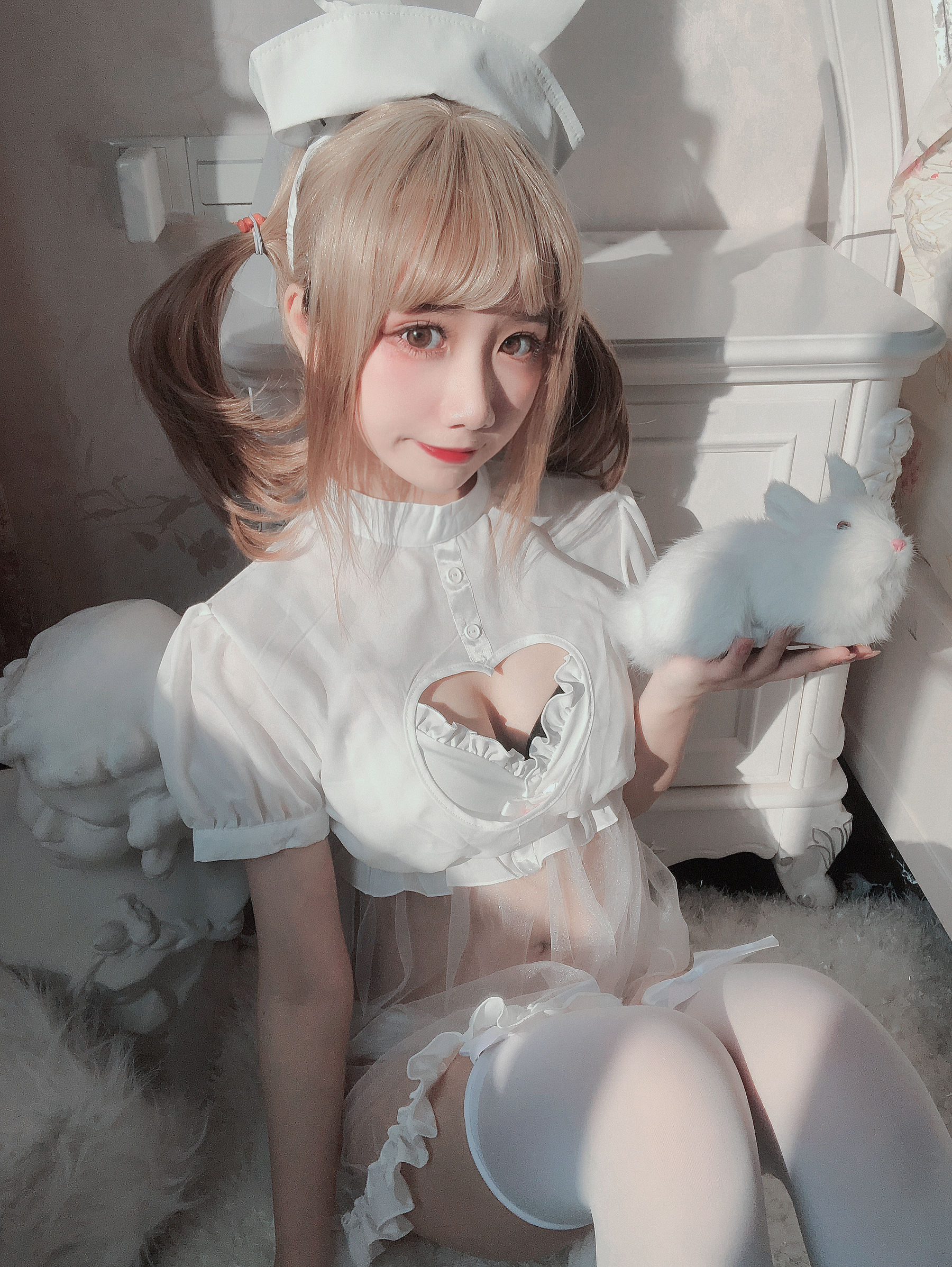 动漫博主果咩酱w – 兔兔护士 [12P]