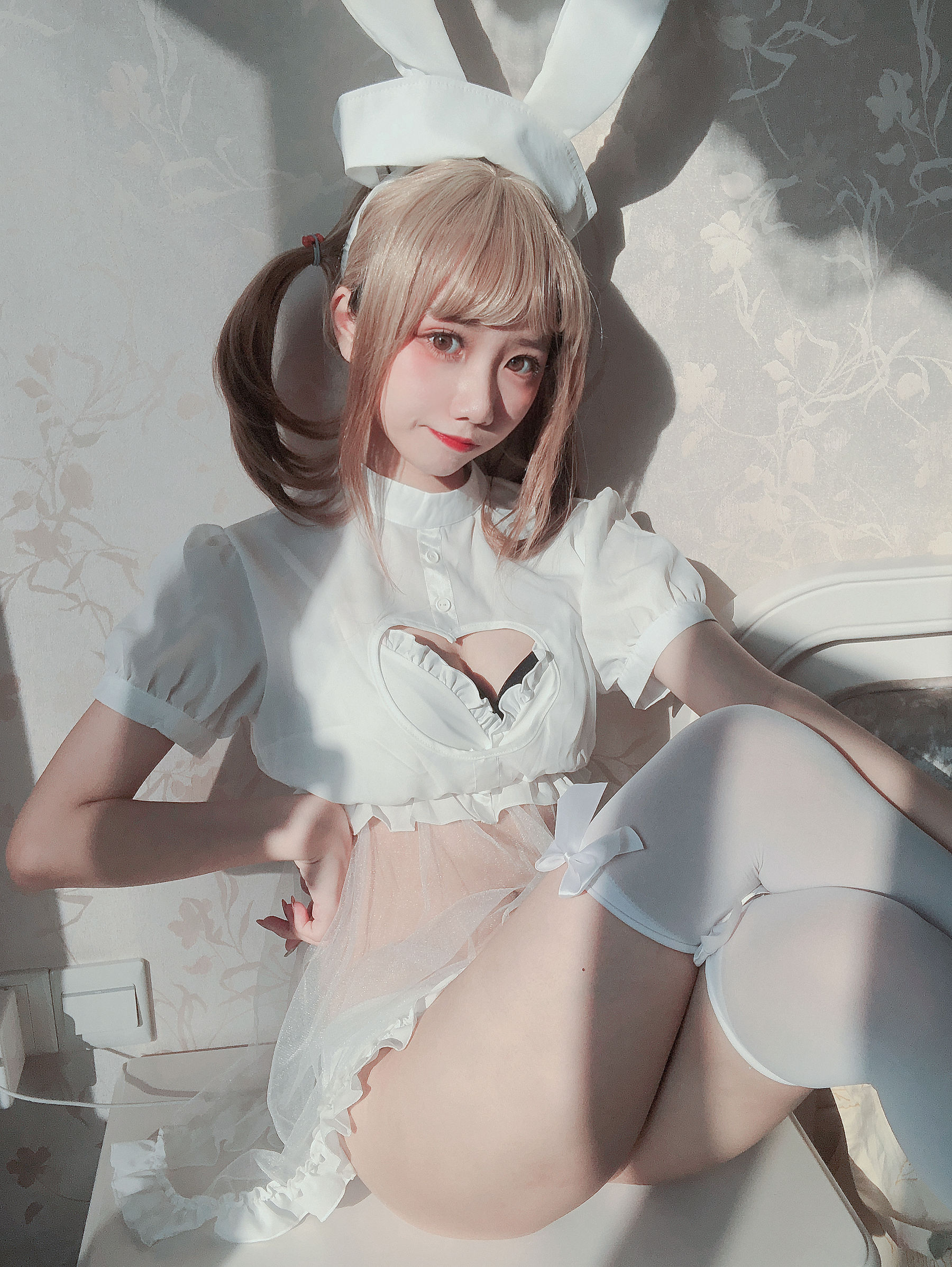动漫博主果咩酱w – 兔兔护士 [12P]