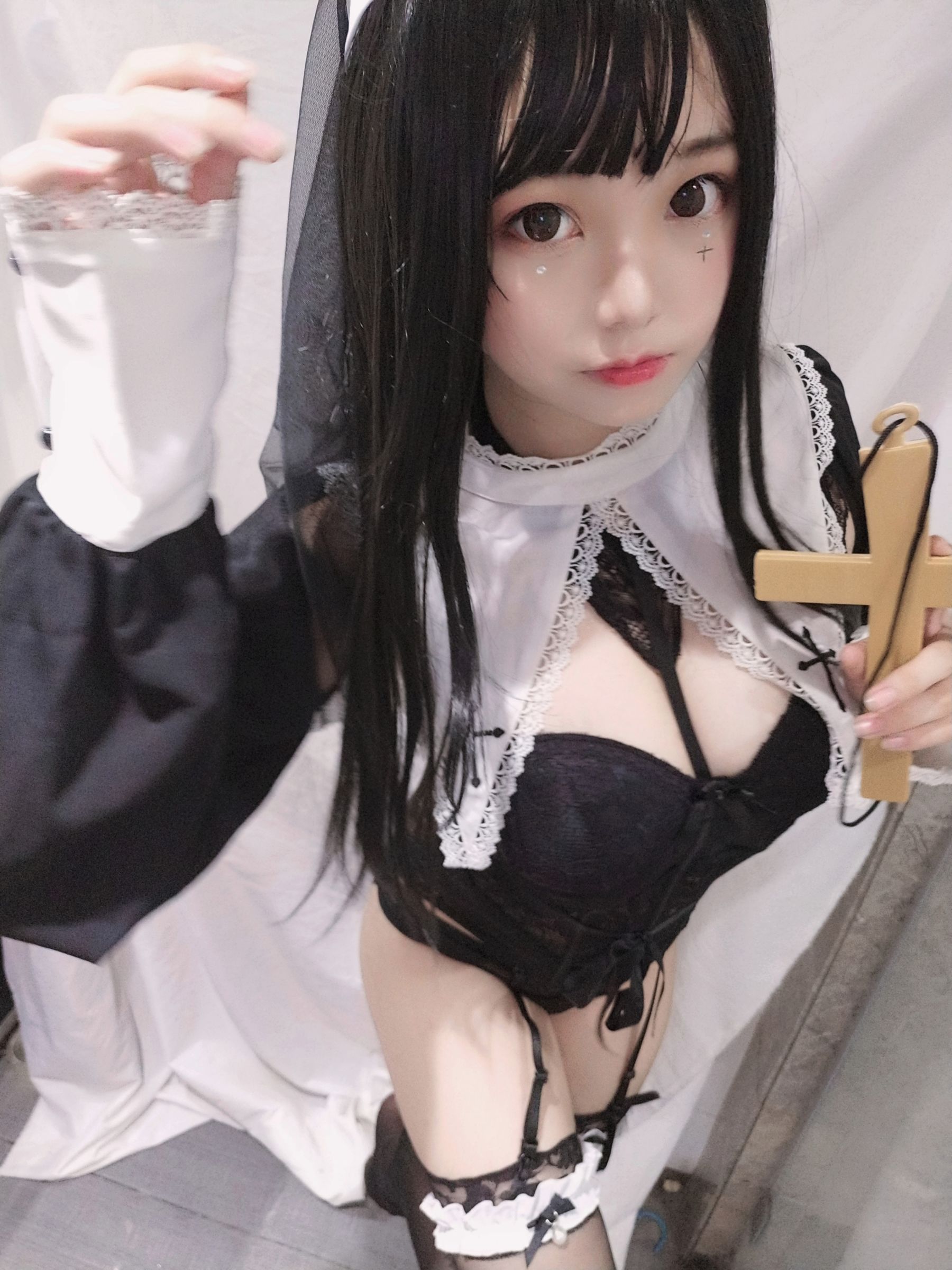 萌系小姐姐蜜汁猫裘 – 修女 [25P]