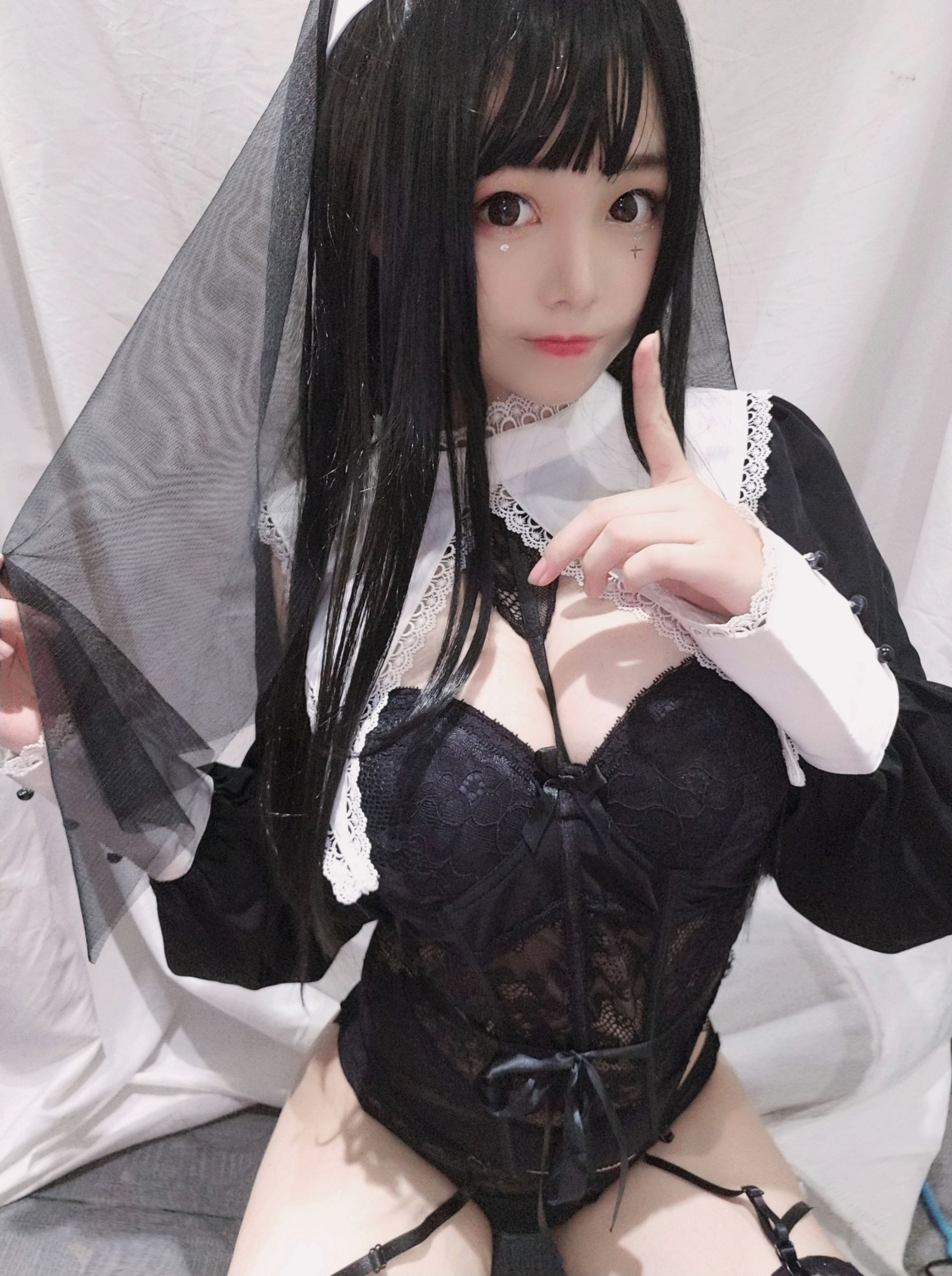萌系小姐姐蜜汁猫裘 – 修女 [25P]