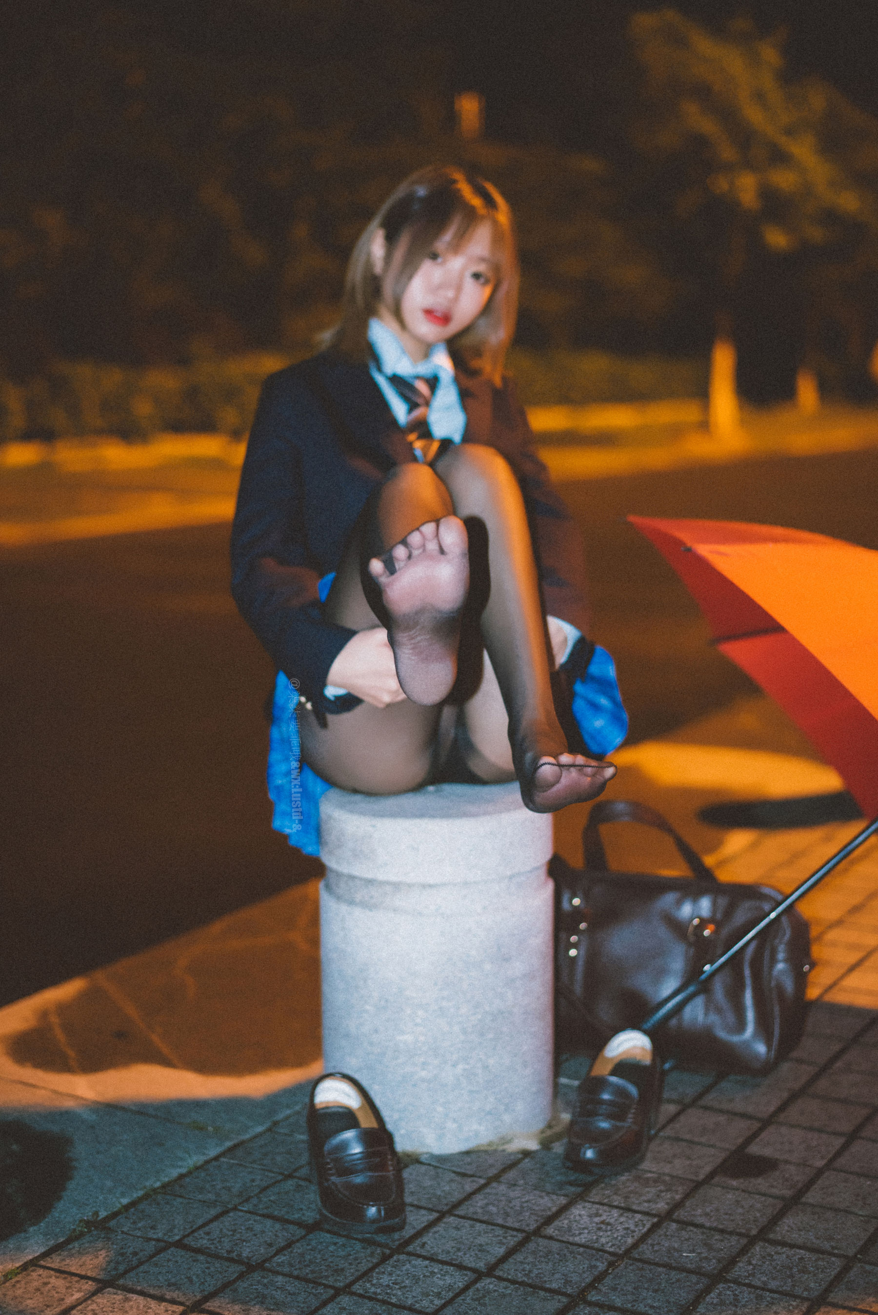 动漫博主柒柒要乖哦 – 深夜公园JK [36P]