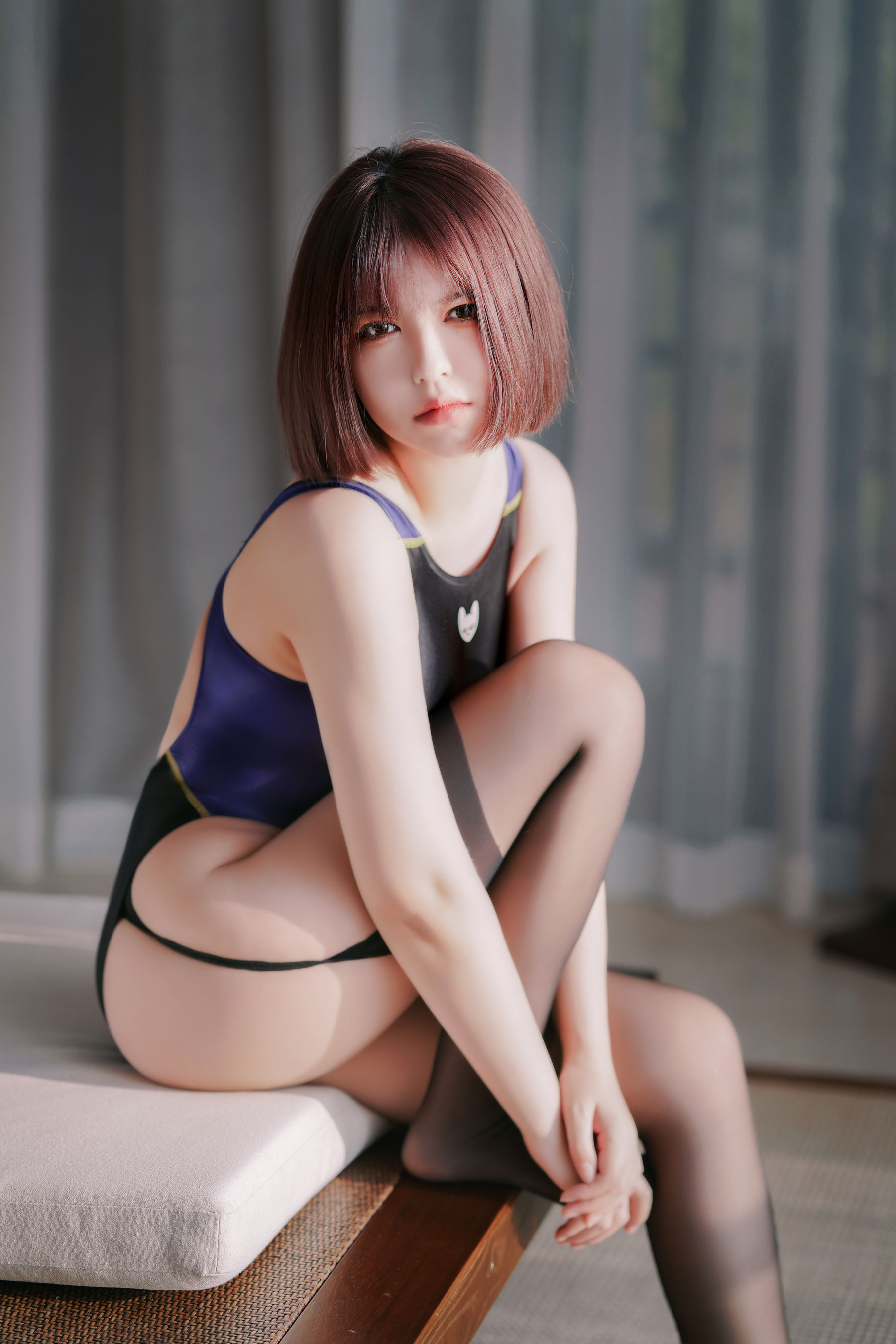 半半子 – 競泳水着を着た彼女 [35P]