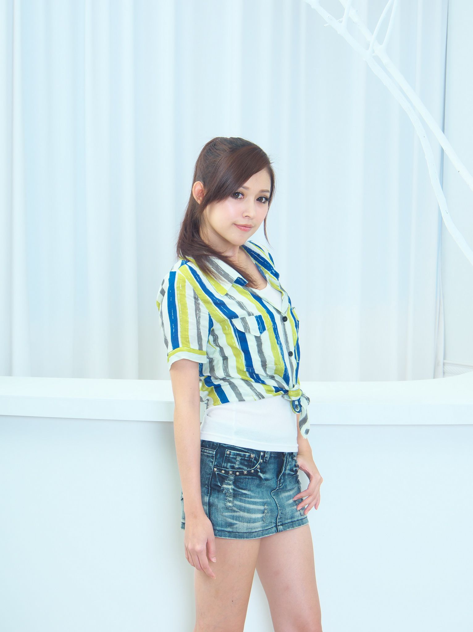 腿模Avy杜可薇《牛仔短裙+衬衫》 [34P]