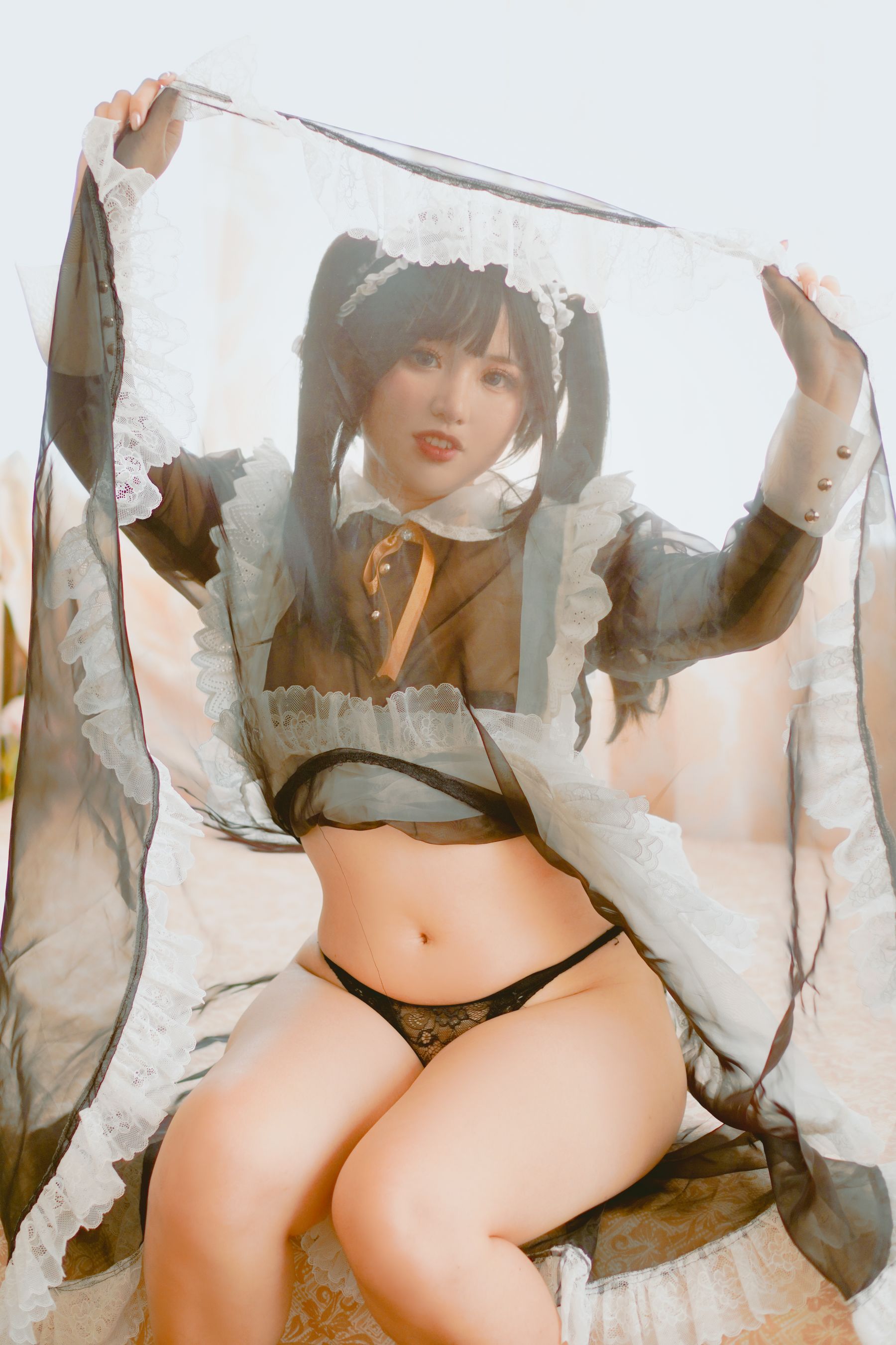 Chono Black – Transparent Maid [16P]