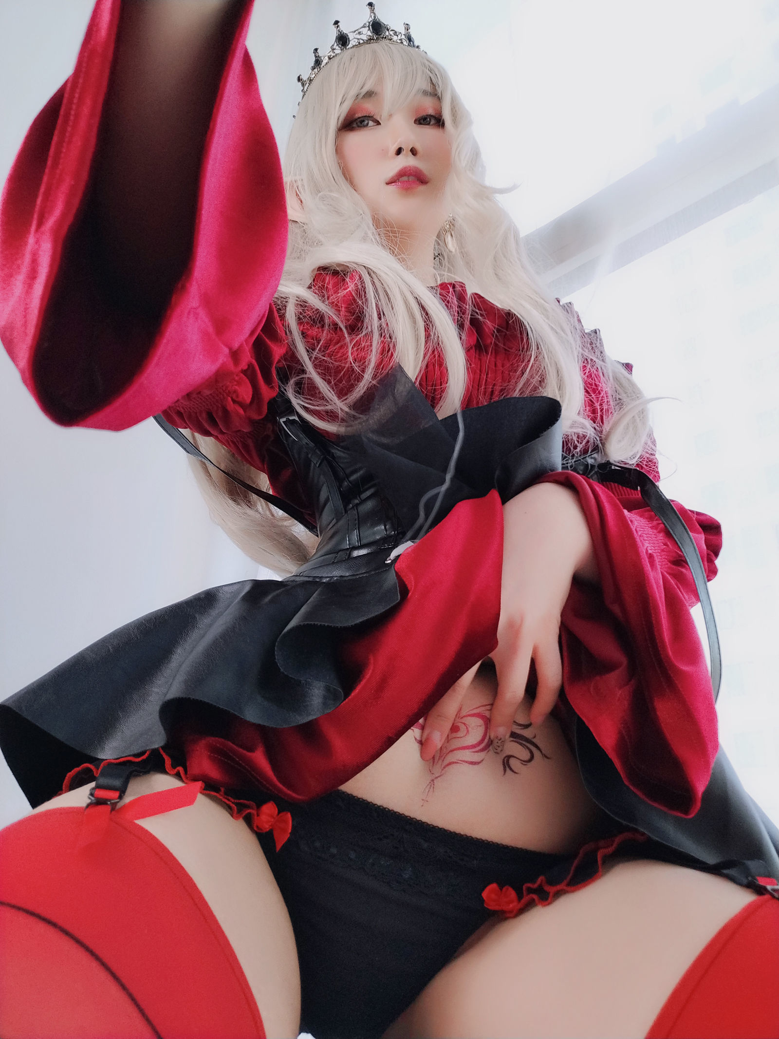 [萝莉COS] 白银 – 皇家吸血鬼 [50P]