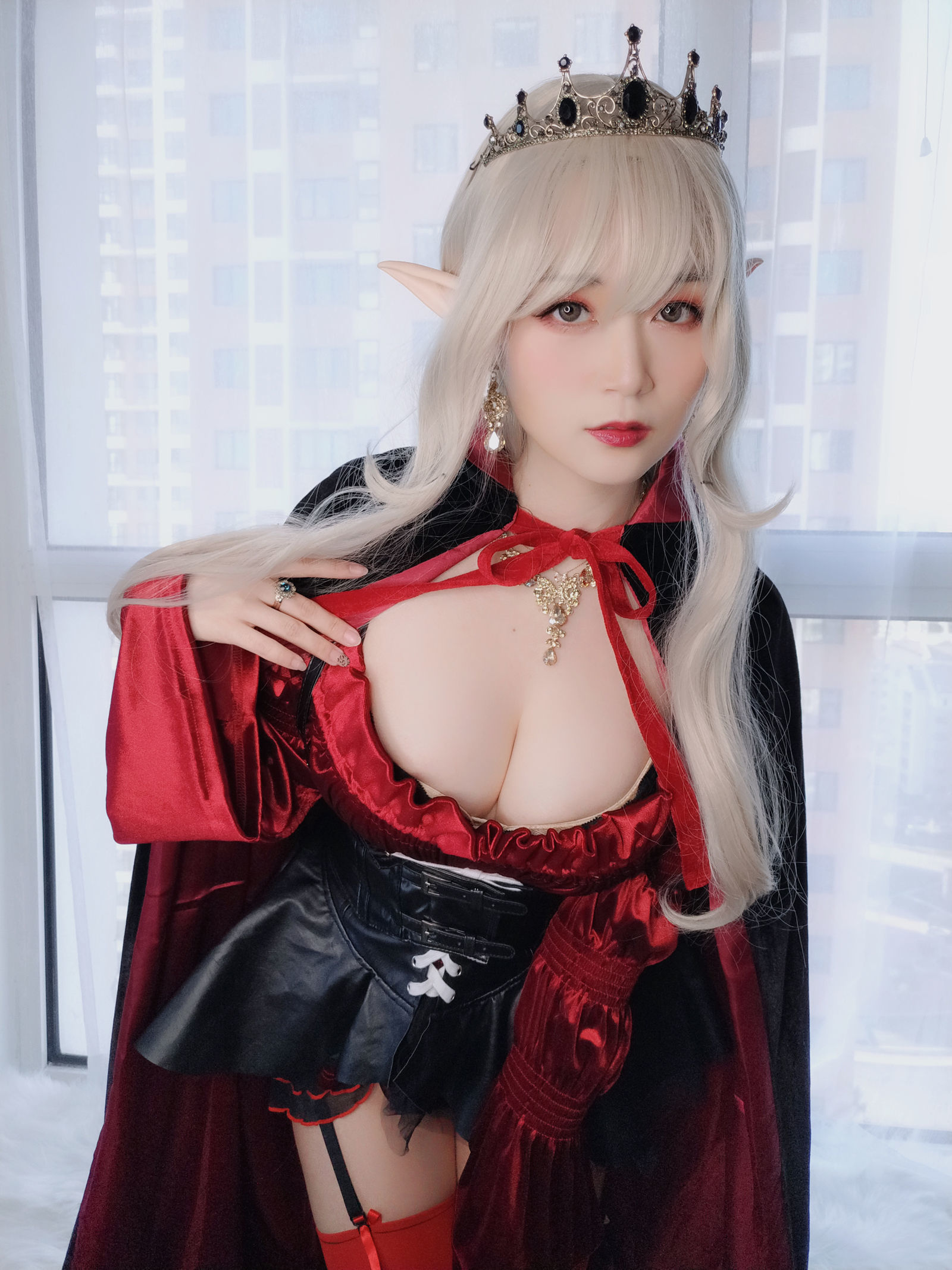 [萝莉COS] 白银 – 皇家吸血鬼 [50P]