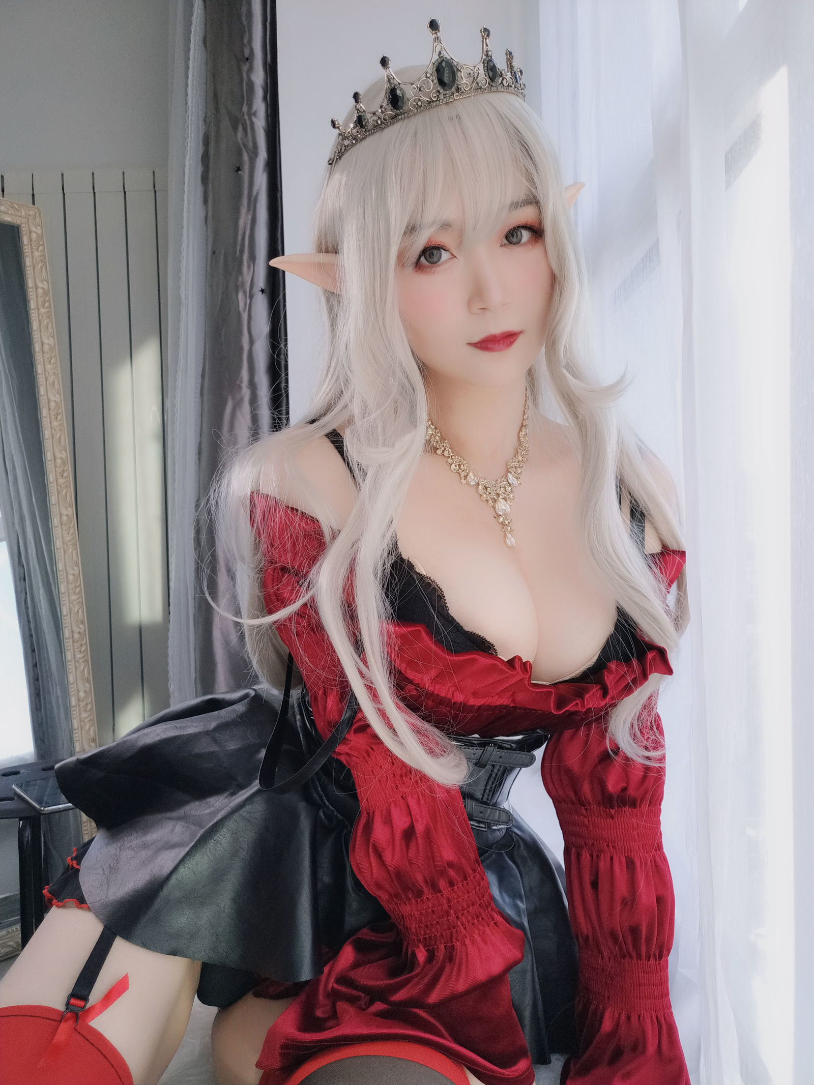 [萝莉COS] 白银 – 皇家吸血鬼 [50P]