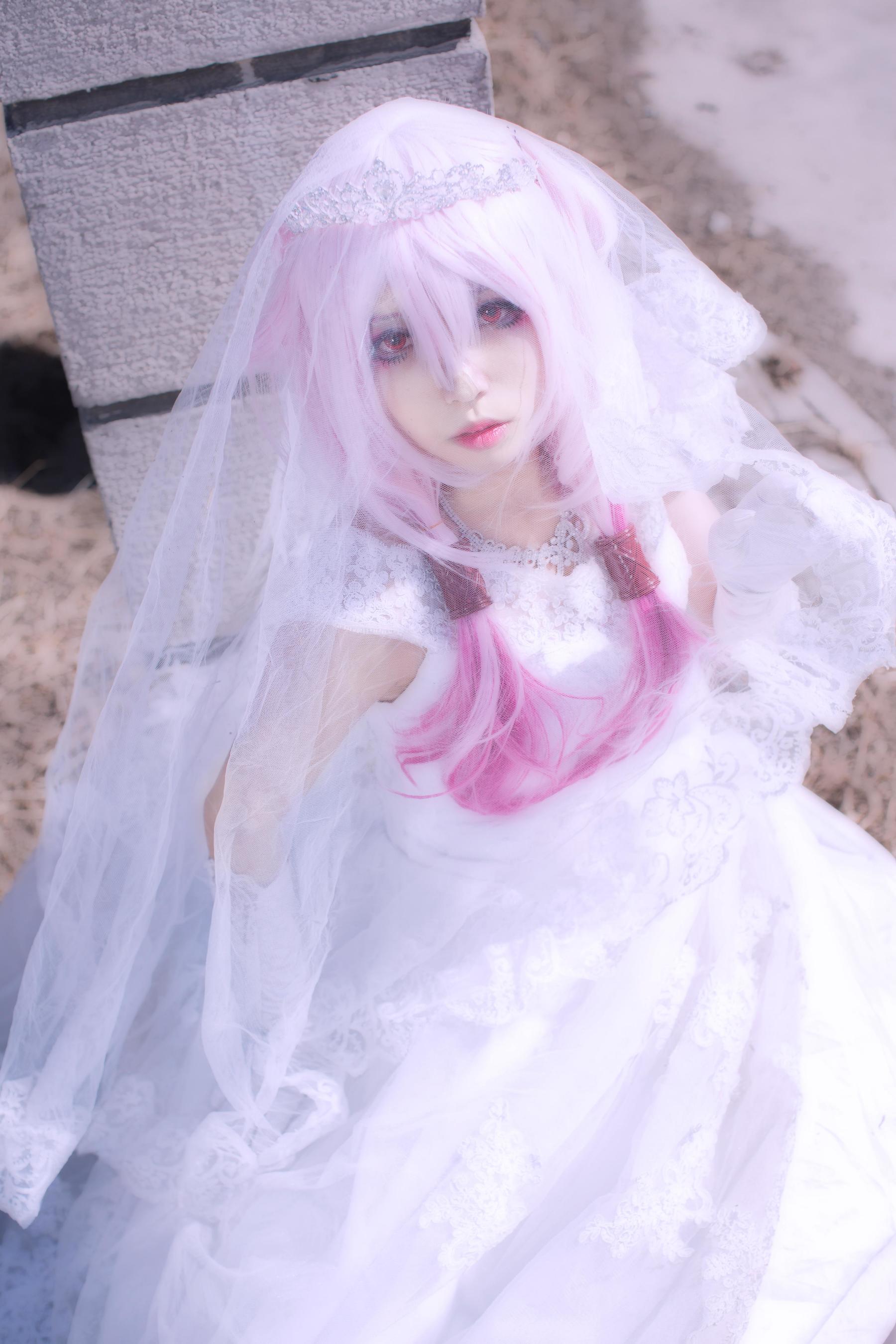 [Cosplay写真] 萌妹白易子教主 – 罪恶王冠 [6P]