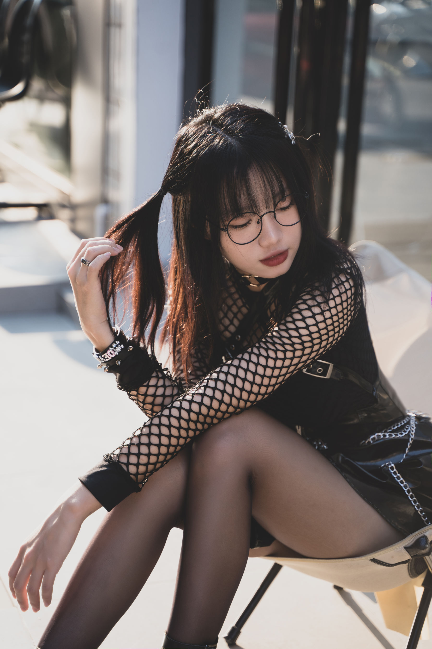 动漫博主柒柒要乖哦 – 黑皮裙 [17P]