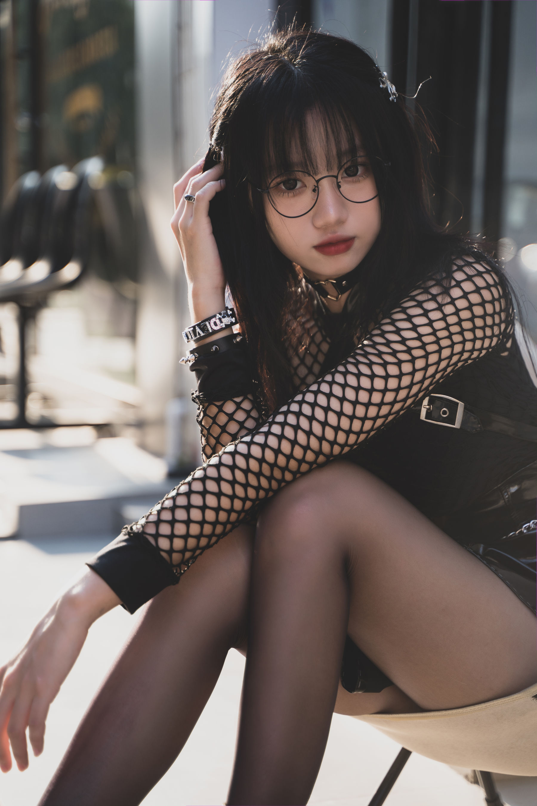 动漫博主柒柒要乖哦 – 黑皮裙 [17P]