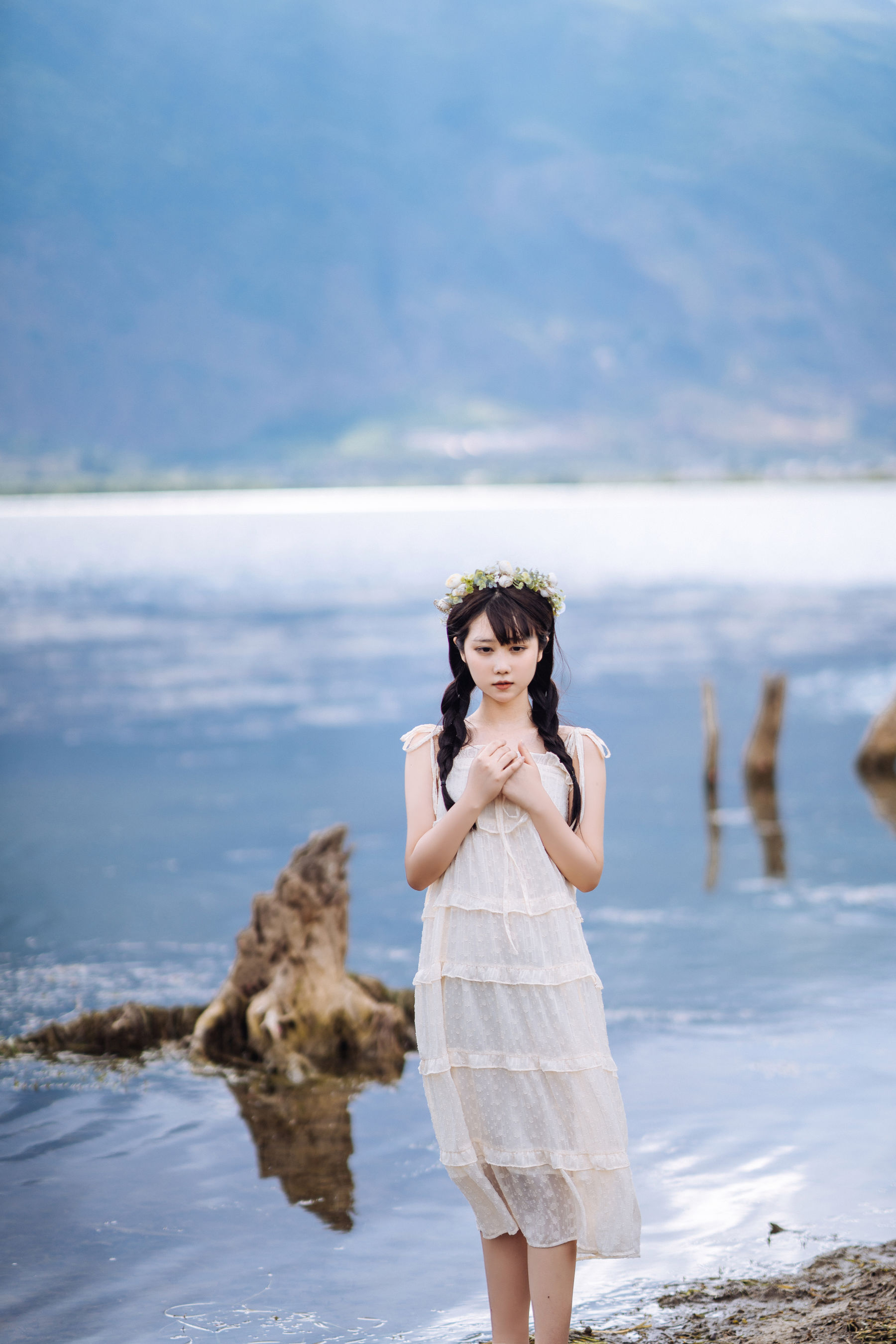 微博福利姬镜酱 – 静夏之花环女孩 [43P]
