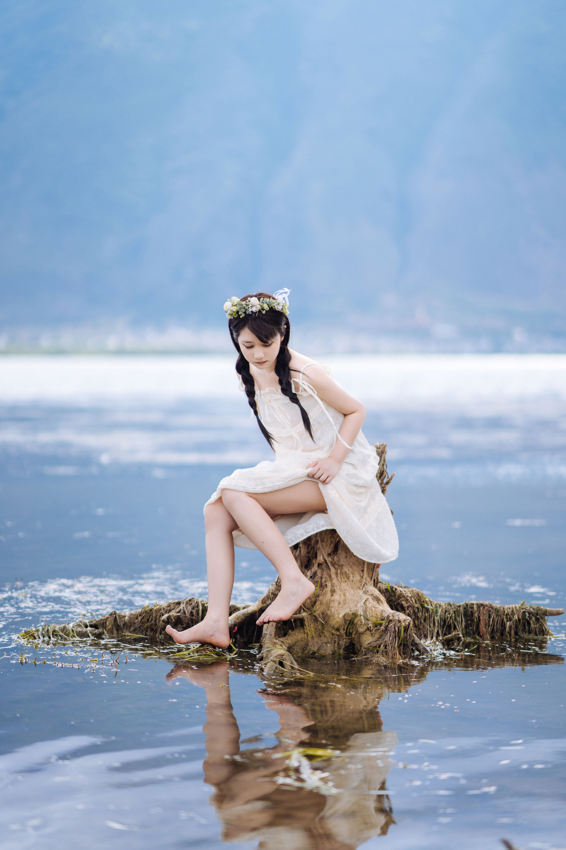 微博福利姬镜酱 – 静夏之花环女孩 [43P]