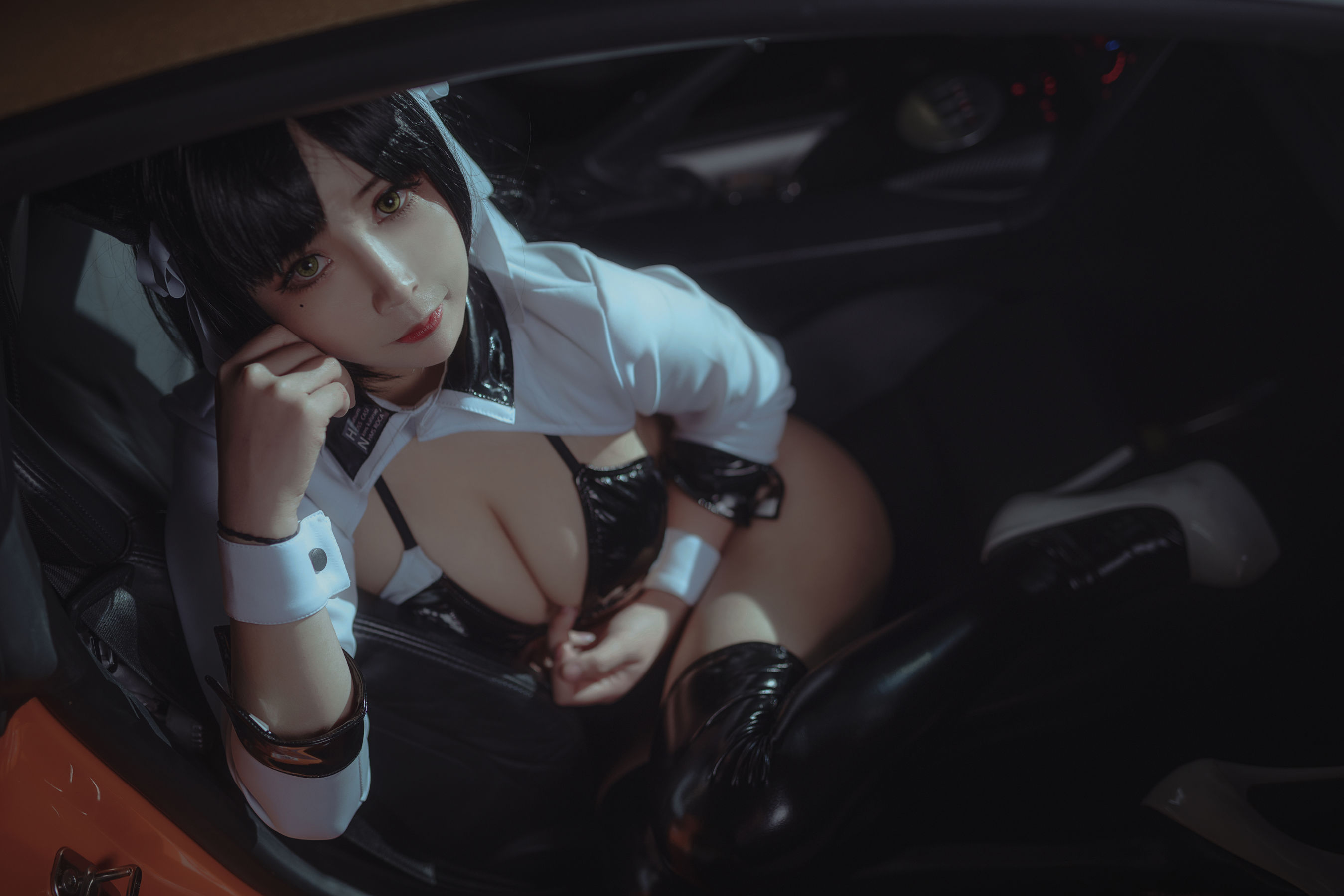 二次元妹子抱走莫子aa 赛车女郎 [23P]