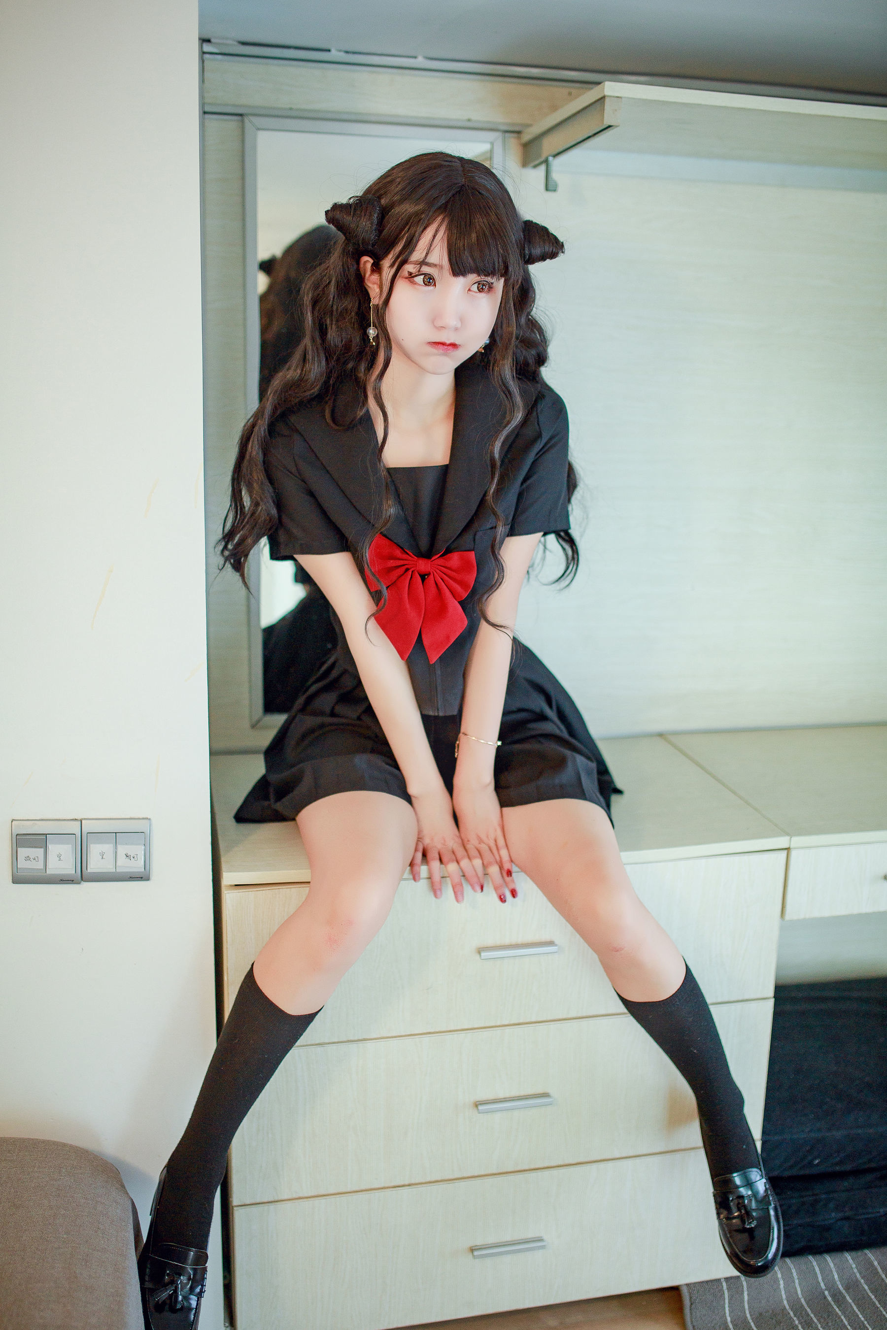 [萝莉COS] 黑川 – 小恶魔JK [32P]