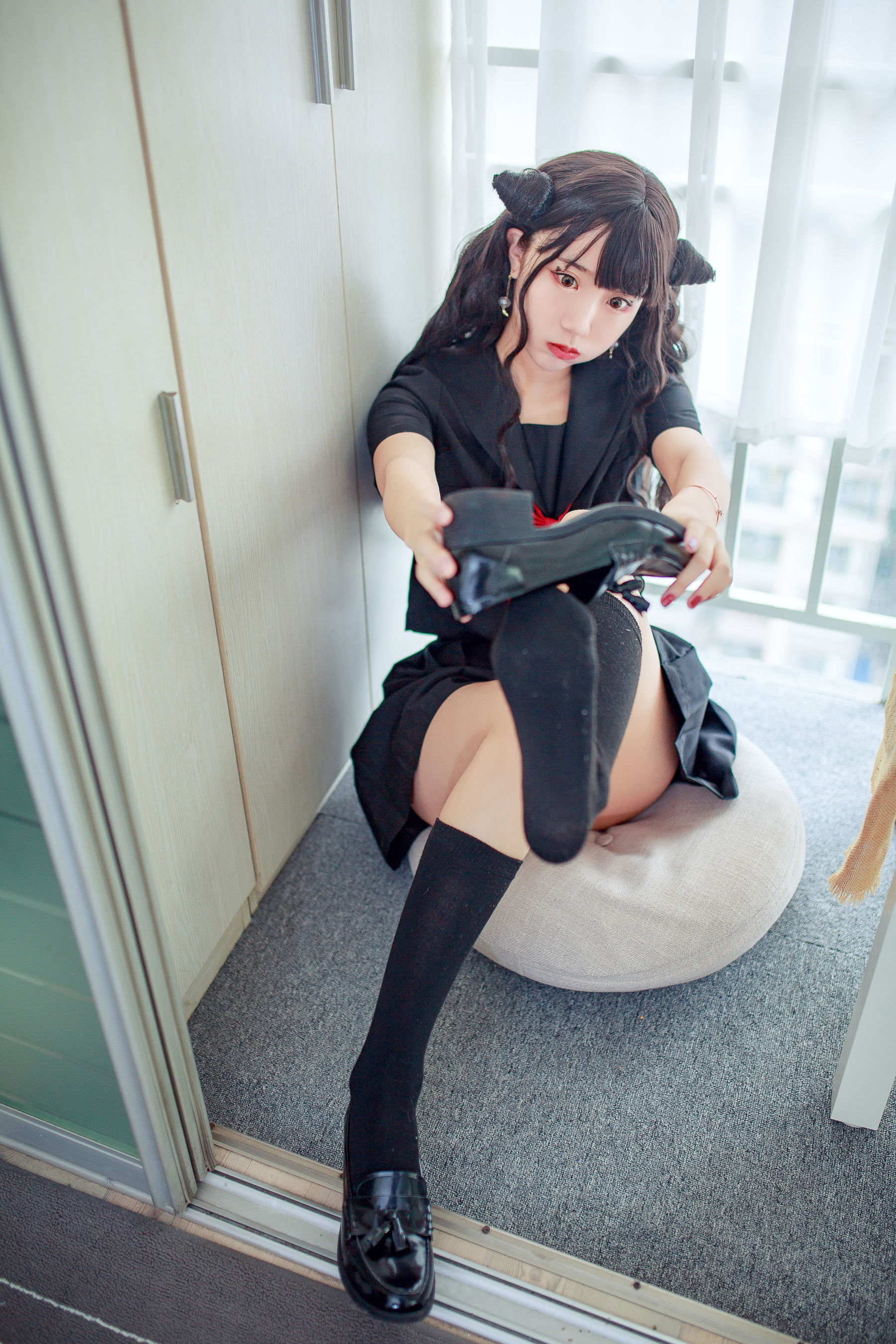 [萝莉COS] 黑川 – 小恶魔JK [32P]