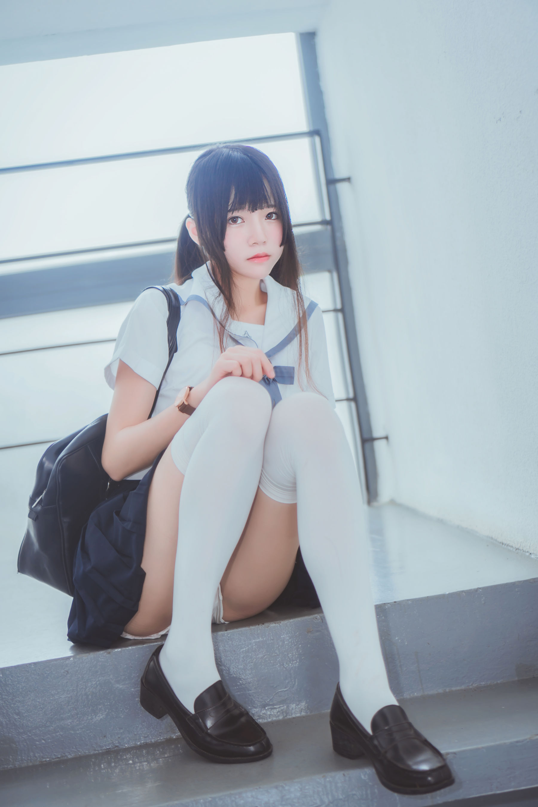 [萝莉COS] 桜桃喵《蓝白水手服》 [39P]