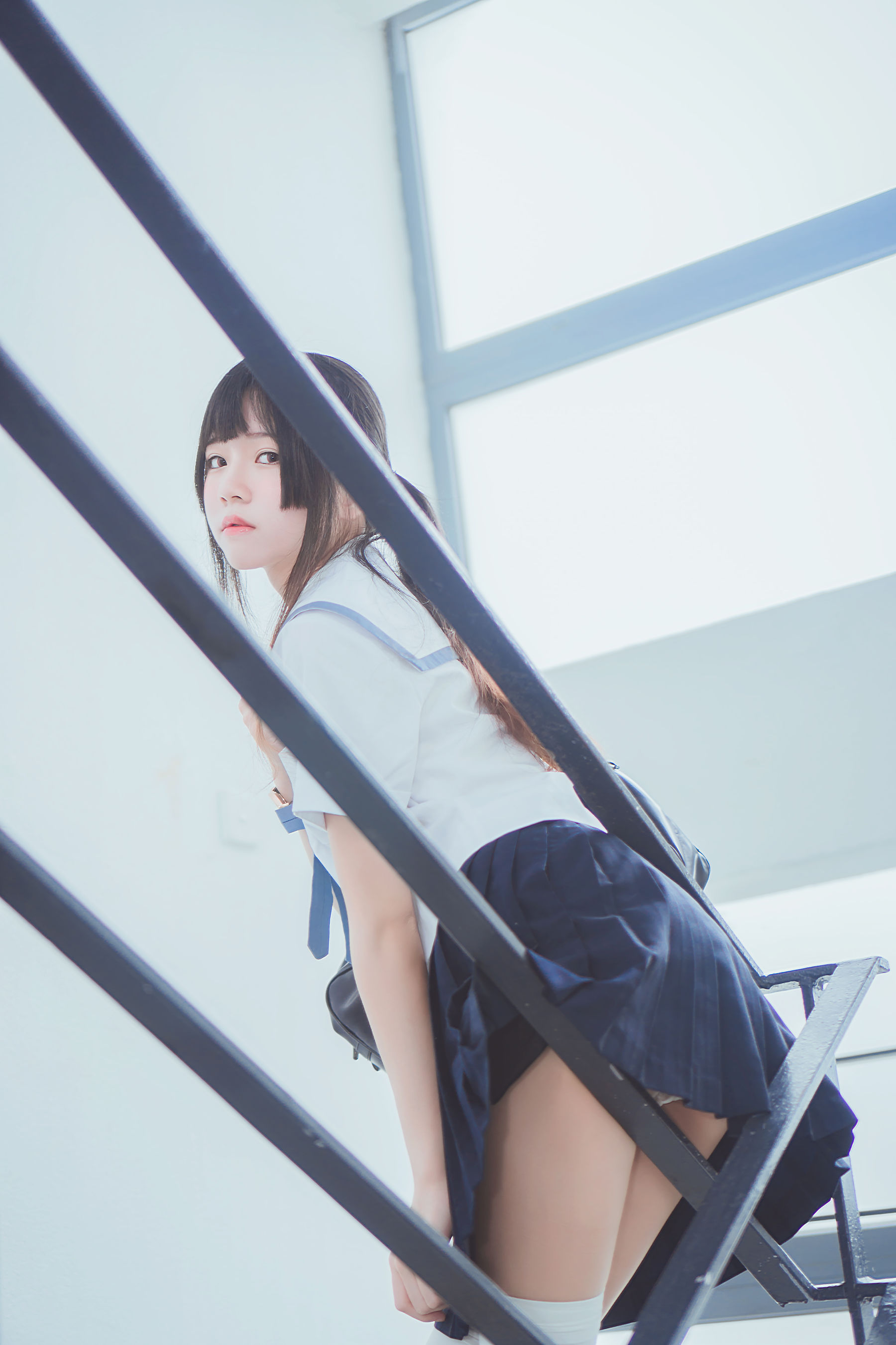 [萝莉COS] 桜桃喵《蓝白水手服》 [39P]
