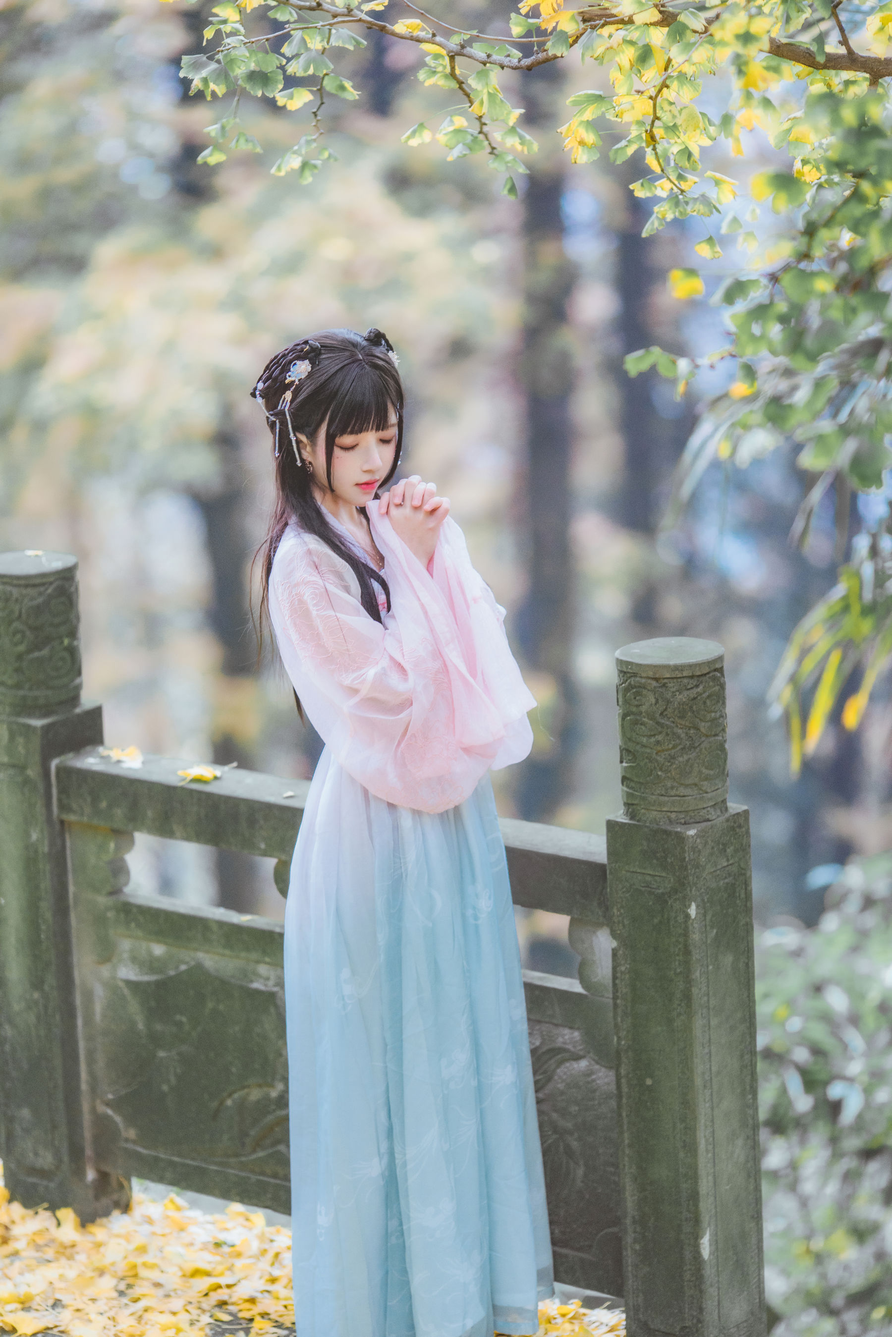 桜桃喵 – 温柔之汉服银杏 [10P]