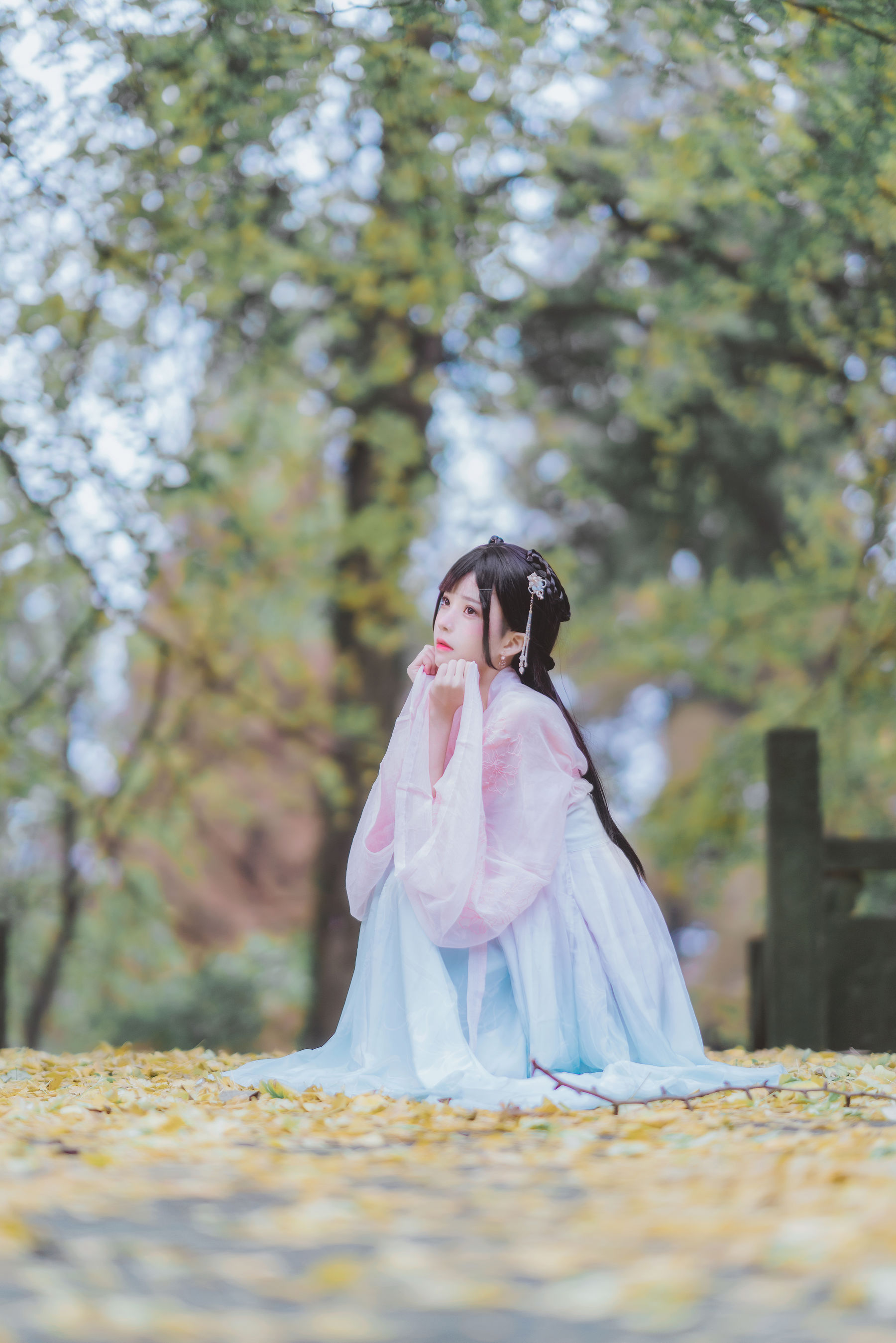 桜桃喵 – 温柔之汉服银杏 [10P]