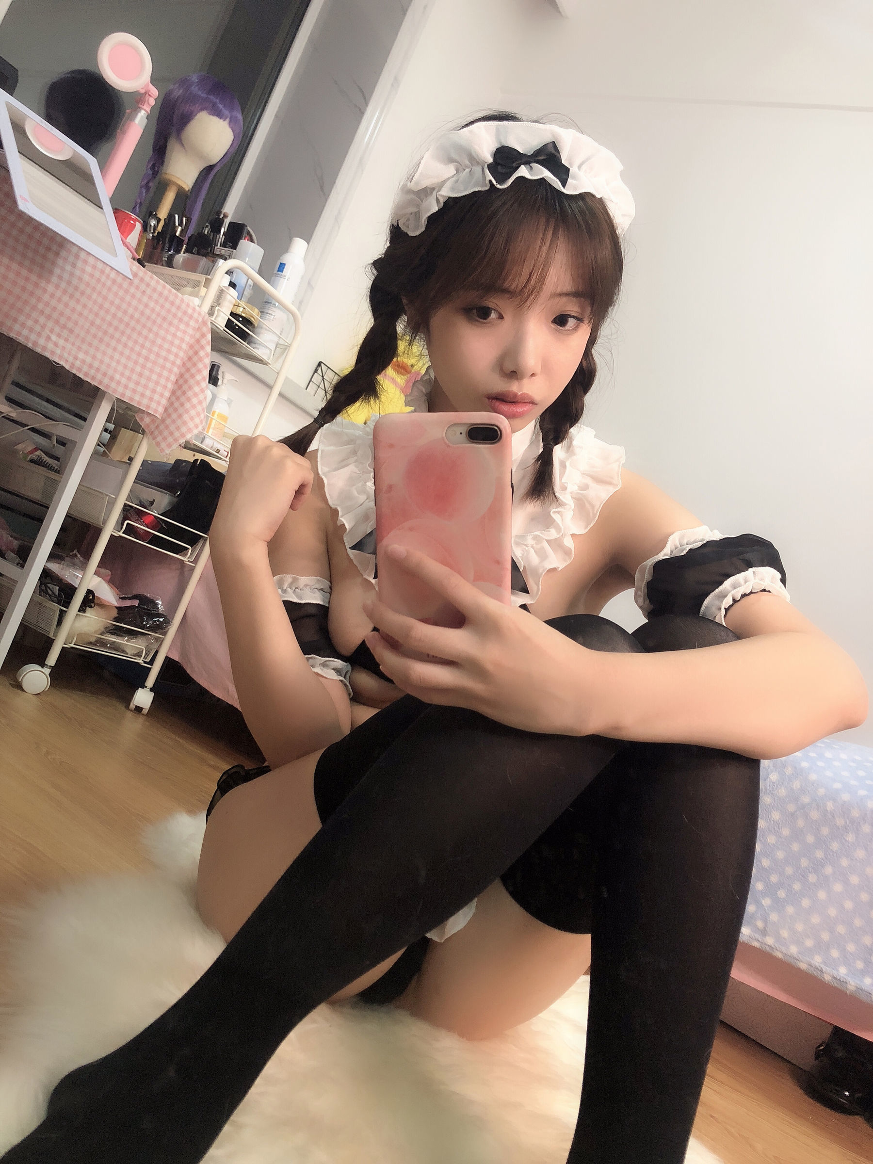 动漫博主雯妹 自拍本（1号本）女仆 [24P]