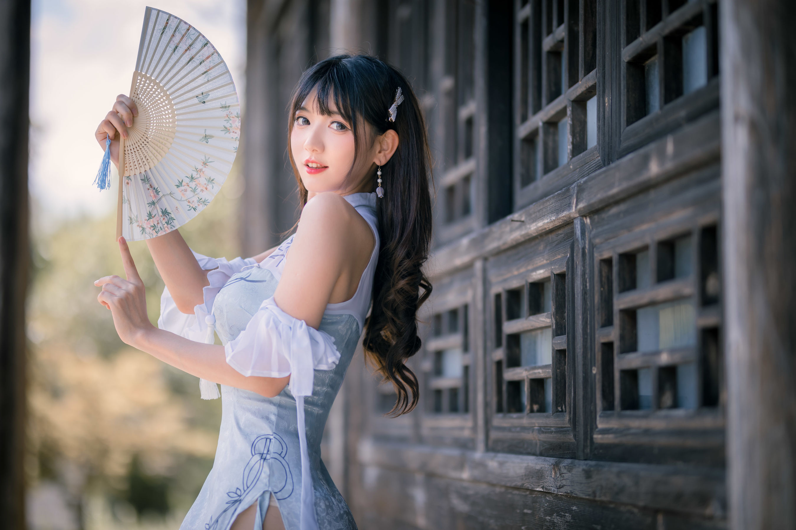 可爱妹子陆卿卿kyokyo – 蓝色旗袍 [24P]