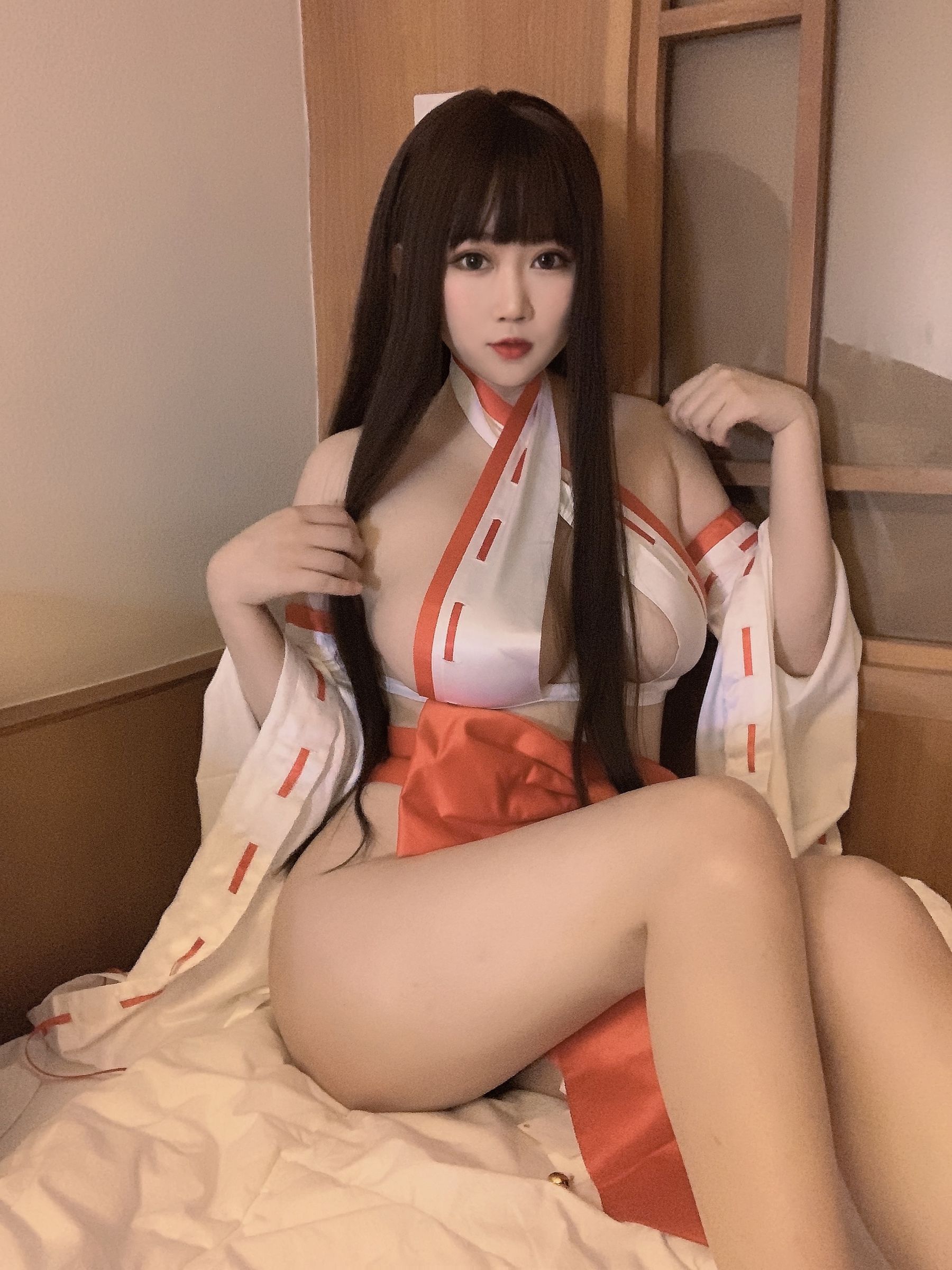 蜜桃少女是依酱呀 – 女巫 [41P]