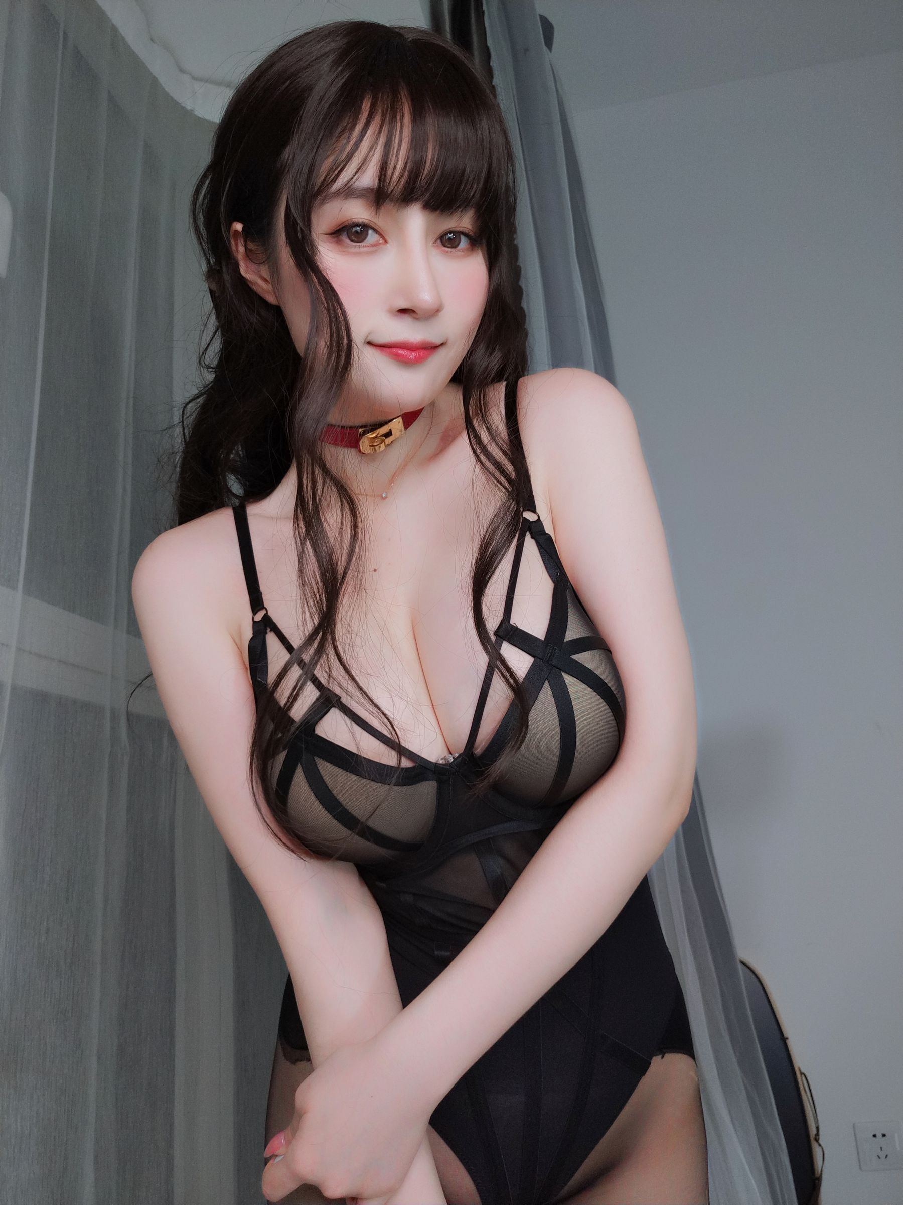 Coser小姐姐白银 – 黑丝OL情趣 [39P]
