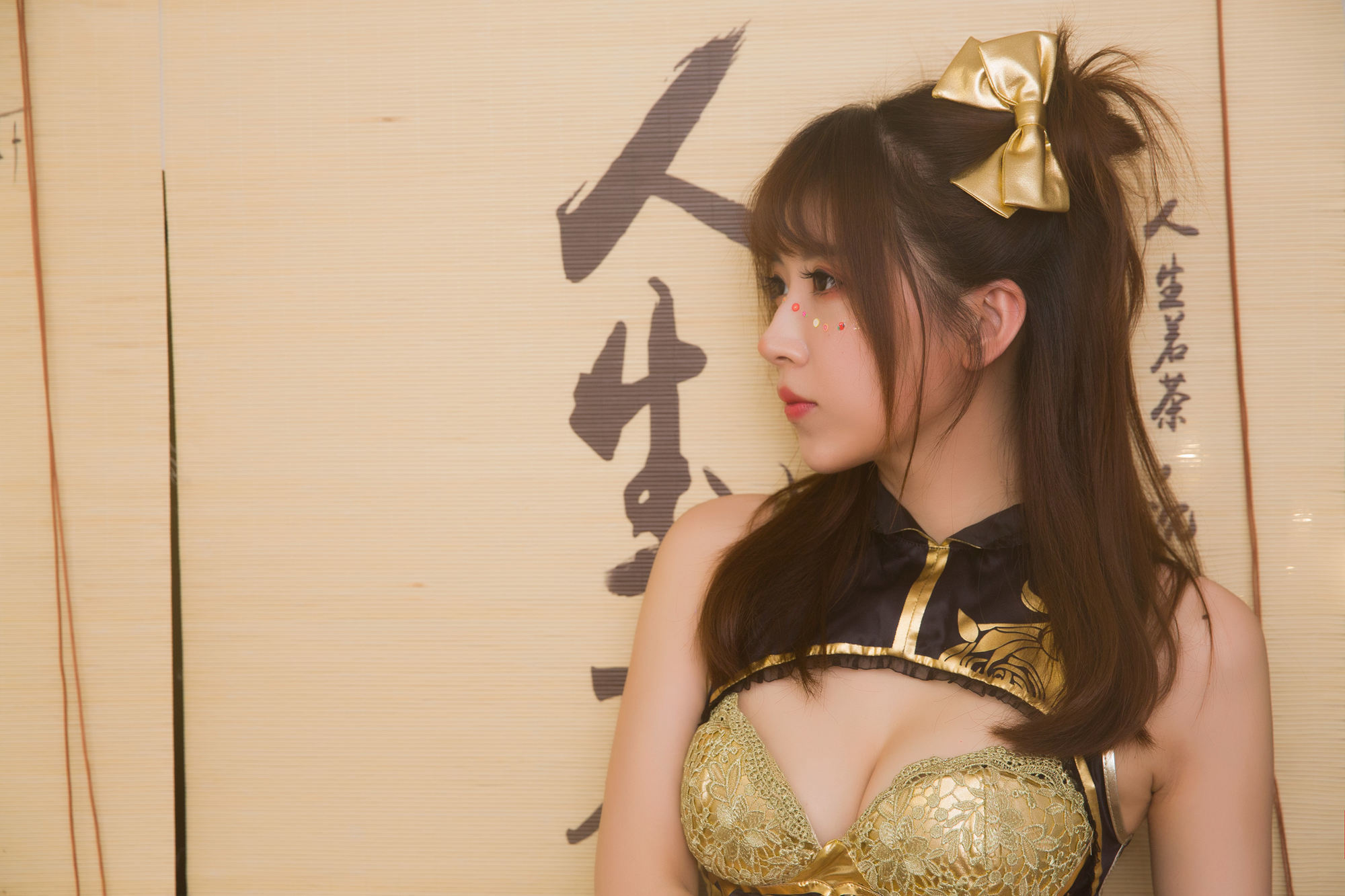 斗鱼主播小女巫露娜 – 金丝旗袍 [28P]