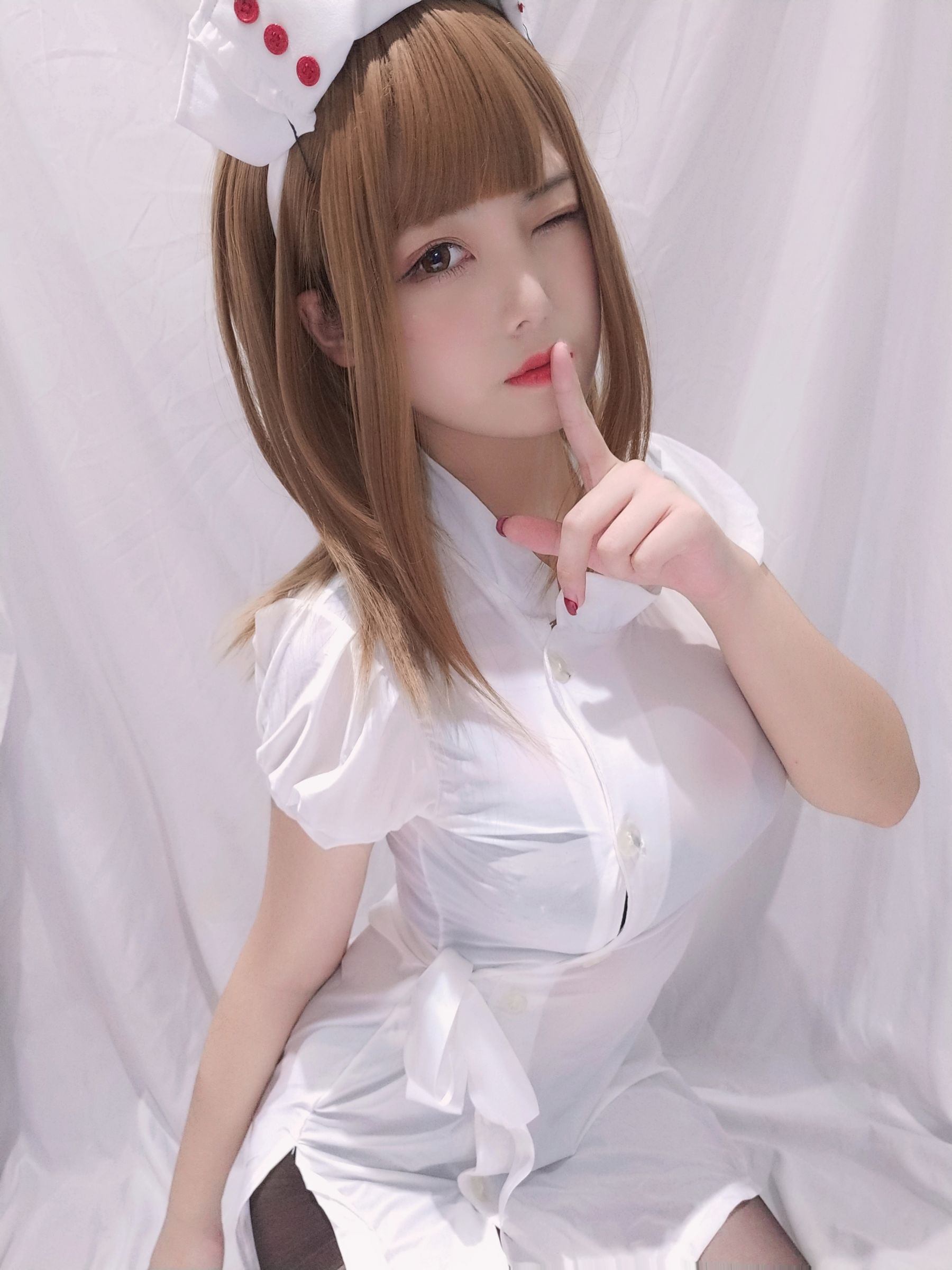 萌系小姐姐蜜汁猫裘 – 小护士 [41P]