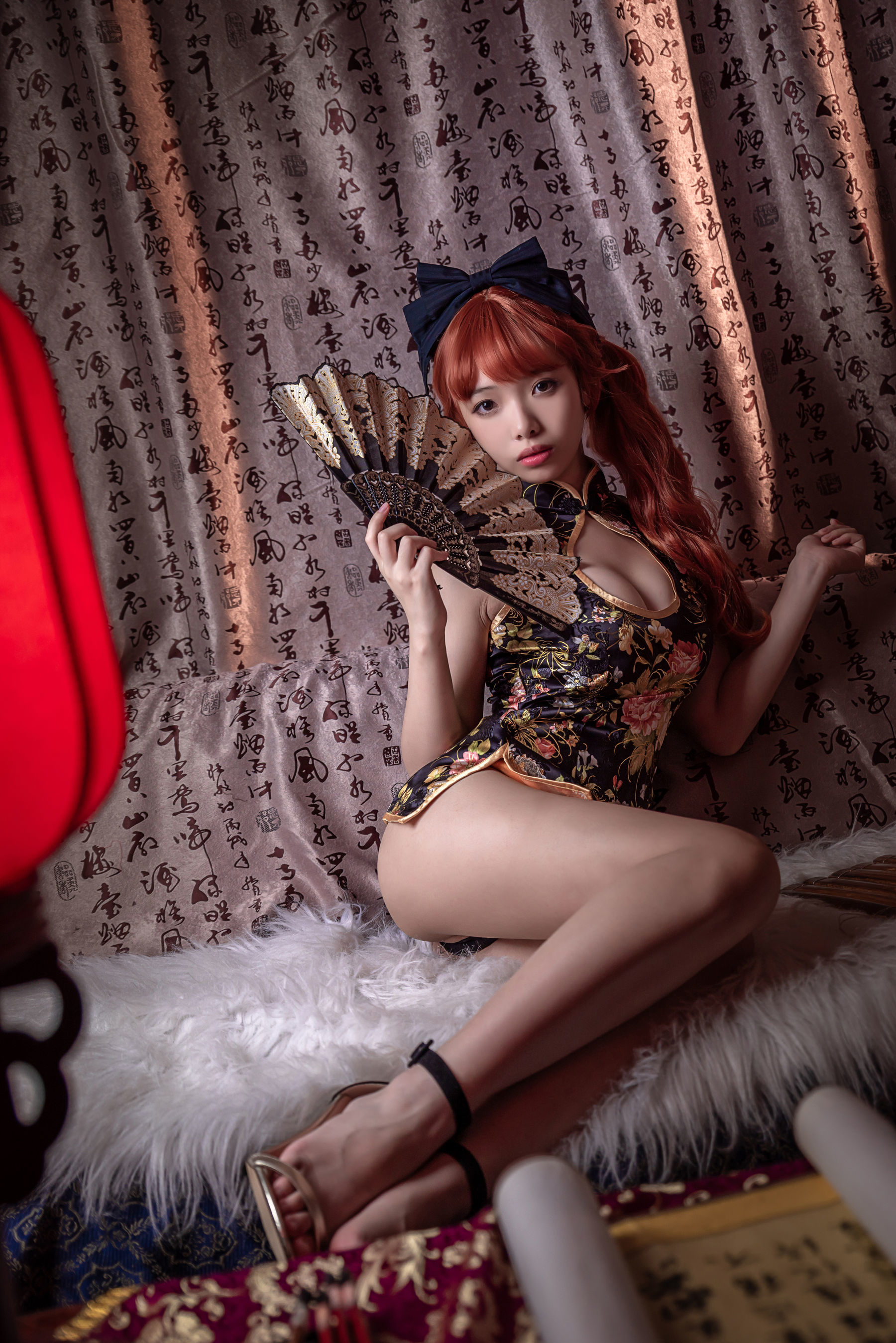 [萝莉COS] 雯妹 – 低胸裸足 [15P]
