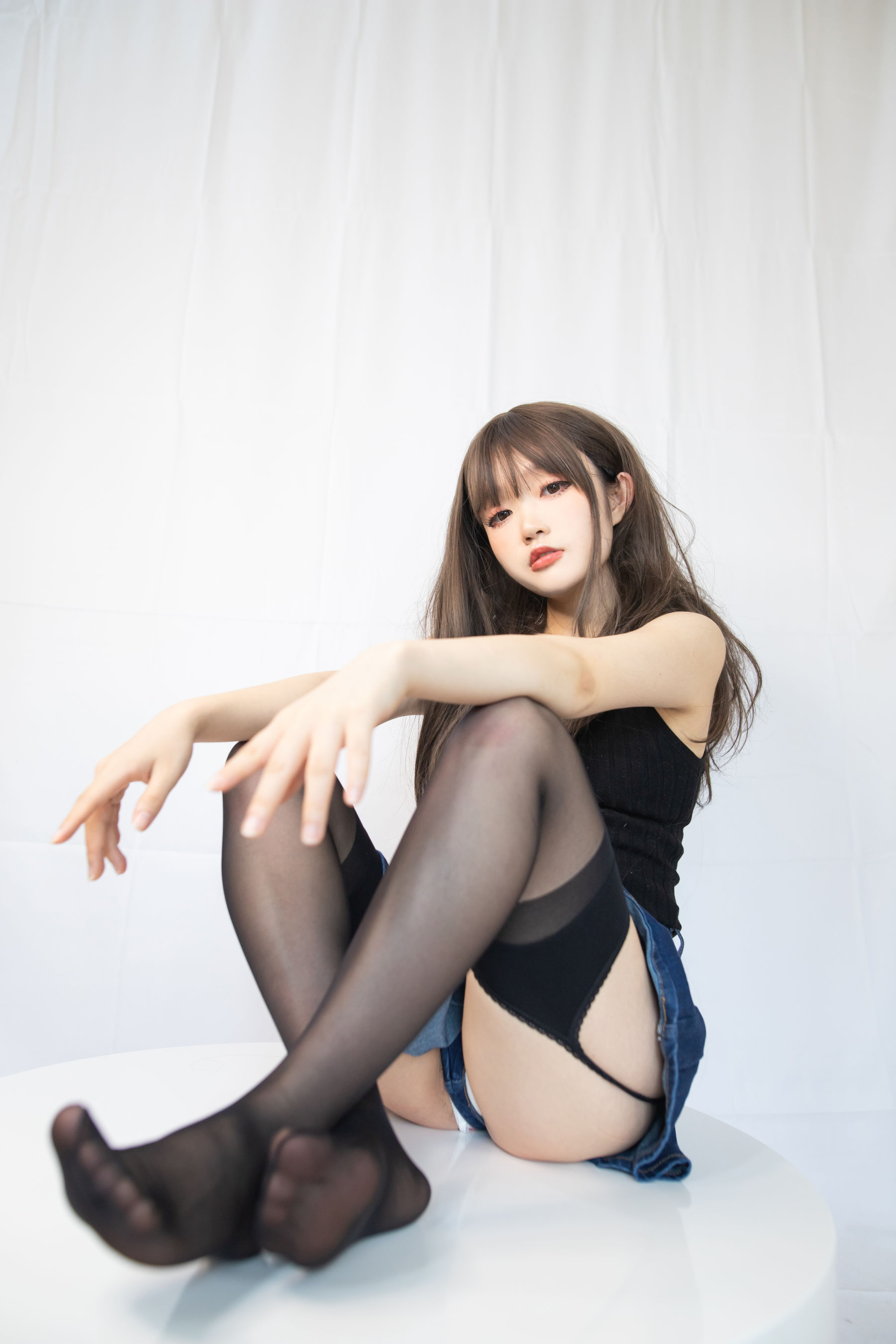 神沢永莉 – 毛衣牛仔裙吊带黑丝 [22P]